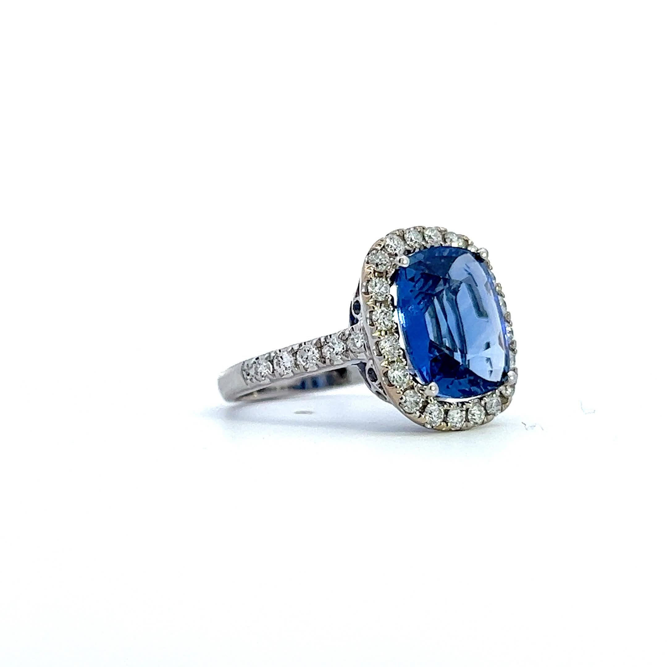 Brillantezza blu: lo scintillio dello zaffiro in vendita 1