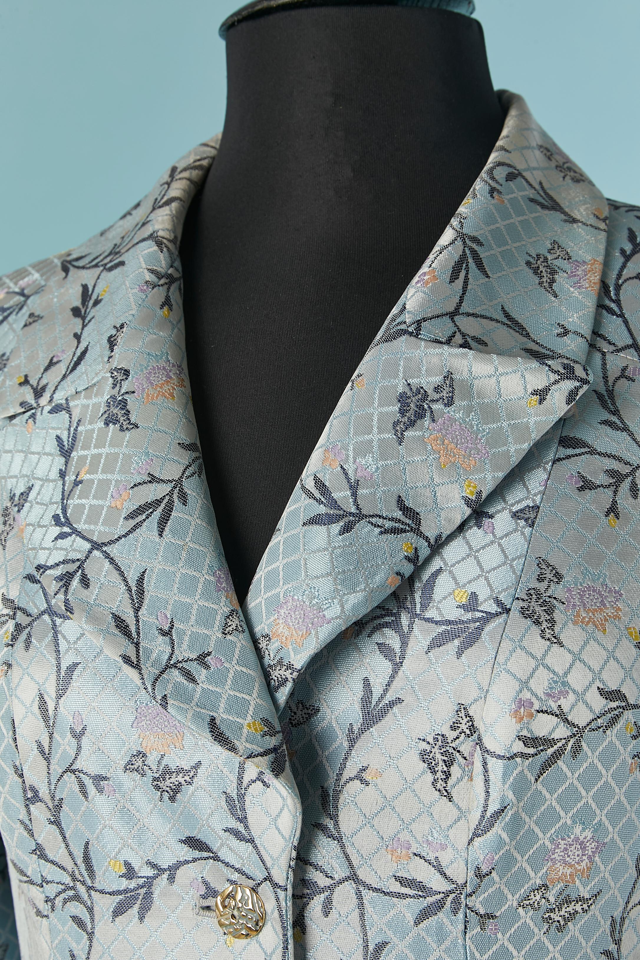 Blue brocade single-breasted coat. Shell fabric composition: 96% acetate, 4% polyester. Branded lining: 62% acetate, 38% rayon. 
Button and buttonhole closure on the middle front. Shoulder-pad. Cut-work. 
Pocket on both side. 
SIZE 38 (Fr) M 