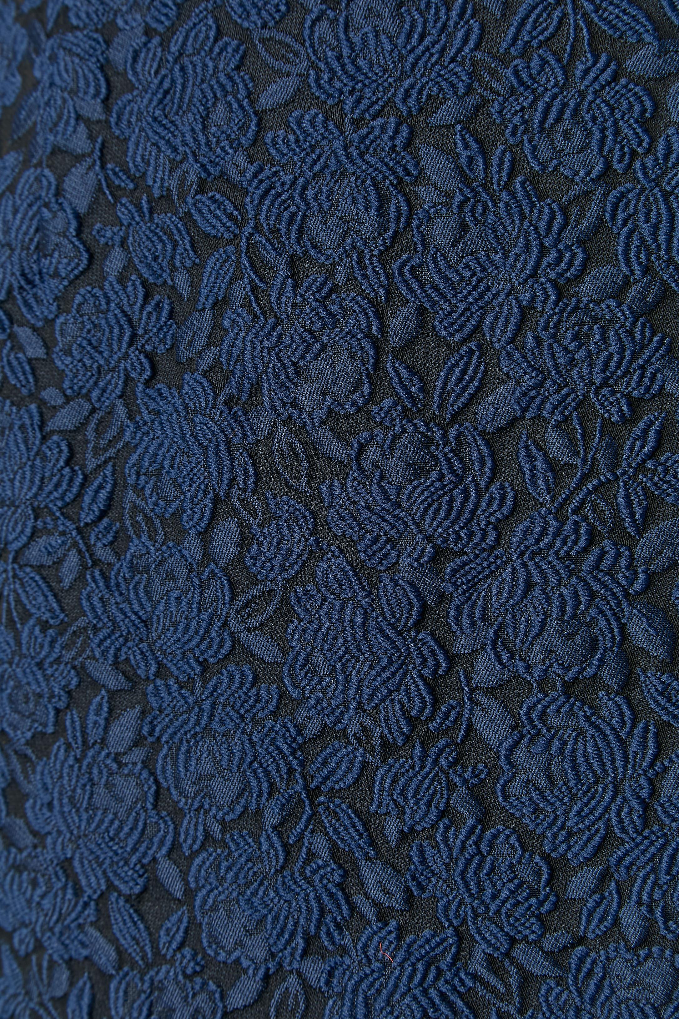 Tailleur jupe en brocart bleu avec détails en velours noir Cheap & Chic by Moschino Cheap and Chic Excellent état - En vente à Saint-Ouen-Sur-Seine, FR