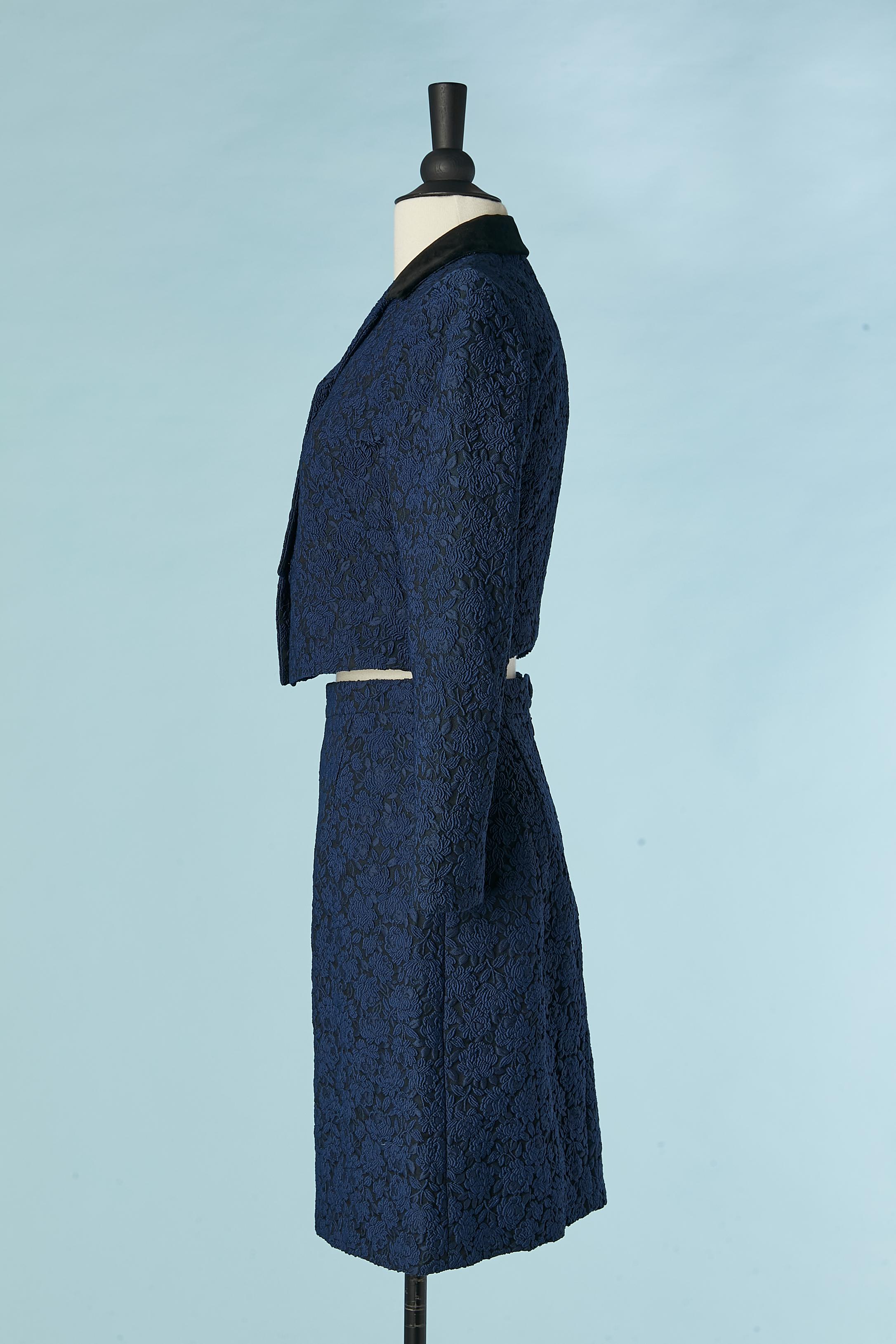 Tailleur jupe en brocart bleu avec détails en velours noir Cheap & Chic by Moschino Cheap and Chic Pour femmes en vente