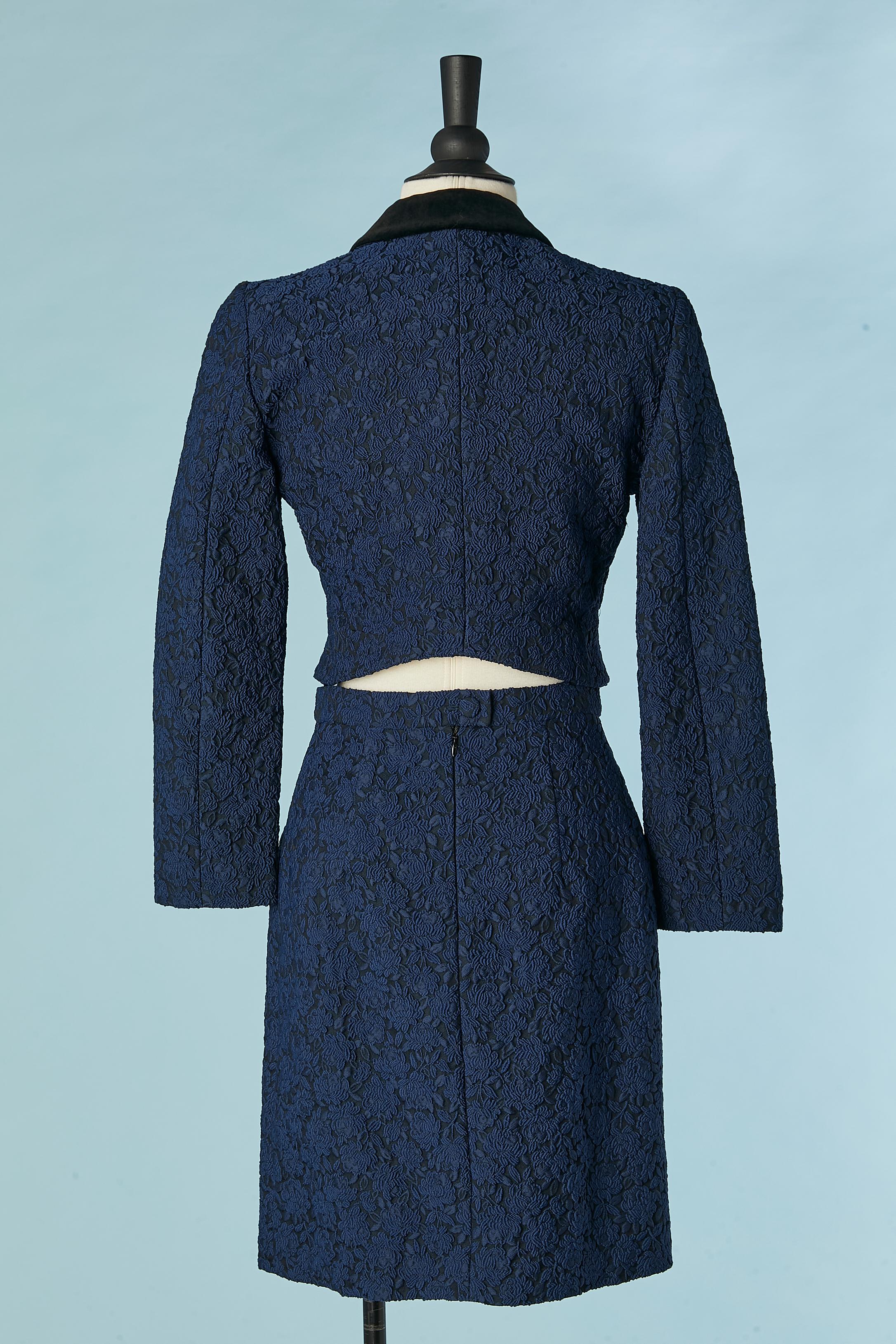 Tailleur jupe en brocart bleu avec détails en velours noir Cheap & Chic by Moschino Cheap and Chic en vente 1