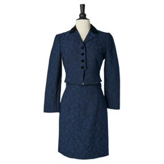 Tailleur con gonna in broccato blu e dettagli in velluto nero Cheap and Chic by Moschino