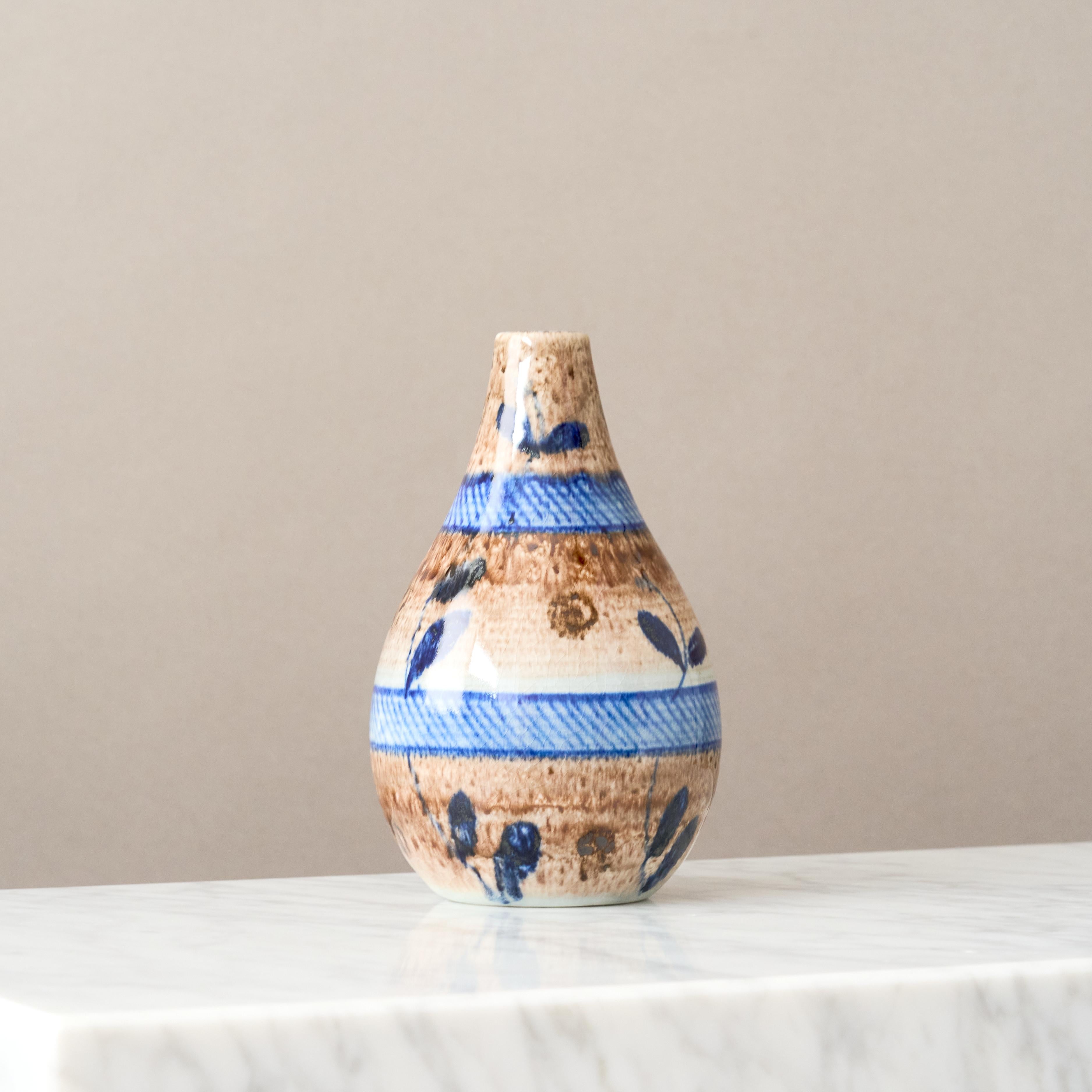 Jarrón de cerámica azul y marrón de Gertrud Lönegren, Rörstrand, Suecia, años 30. en Bueno estado para la venta en Malmö, SE
