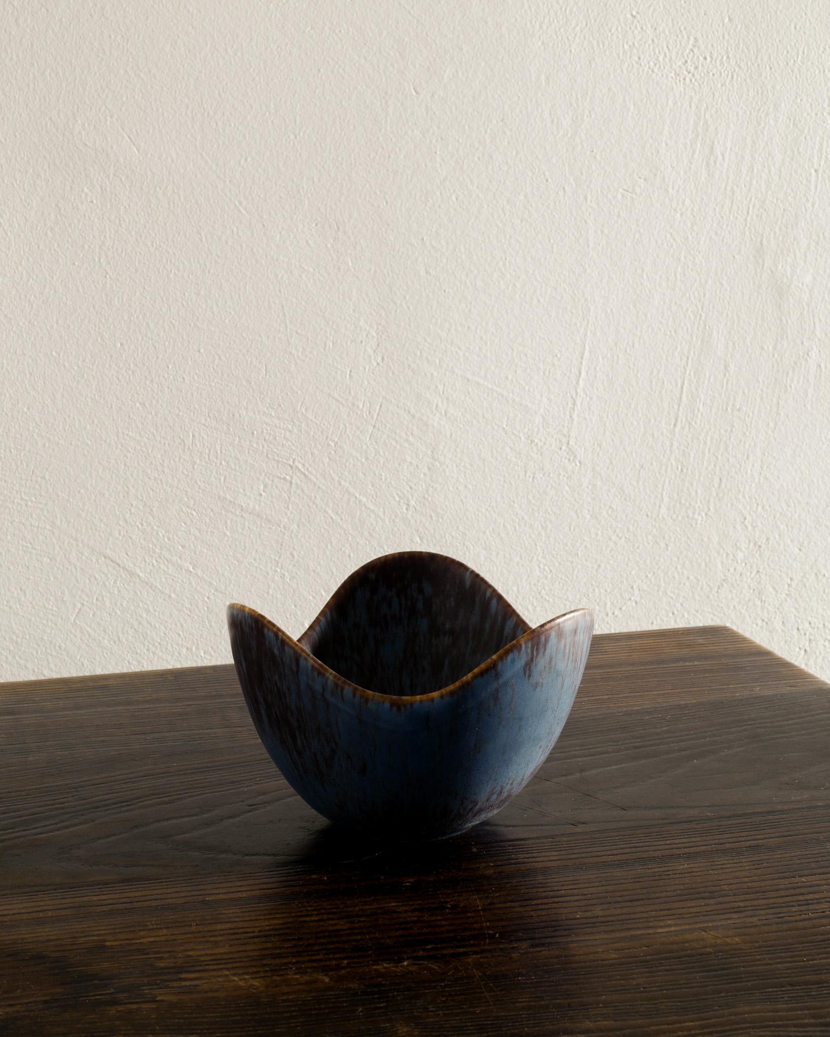 Rare ceramic / stoneware bowl in blue brown glaze by Gunnar Nylund produced by Rörstrand Sweden 1950s. In good condition. Signed 