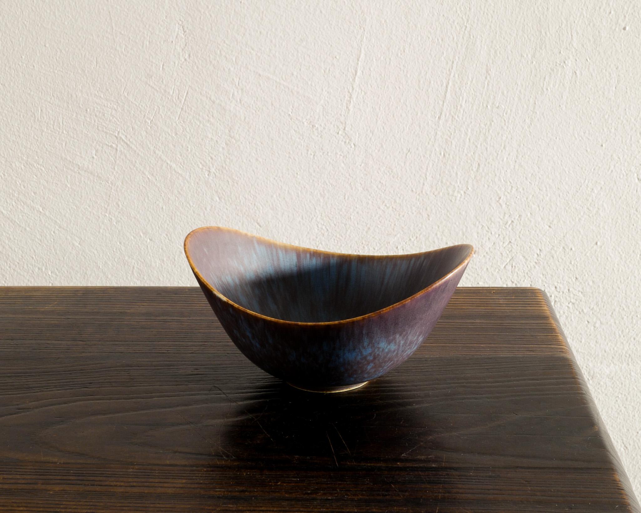 Rare ceramic / stoneware bowl in blue brown glaze by Gunnar Nylund produced by Rörstrand Sweden 1950s. In good condition. Signed 