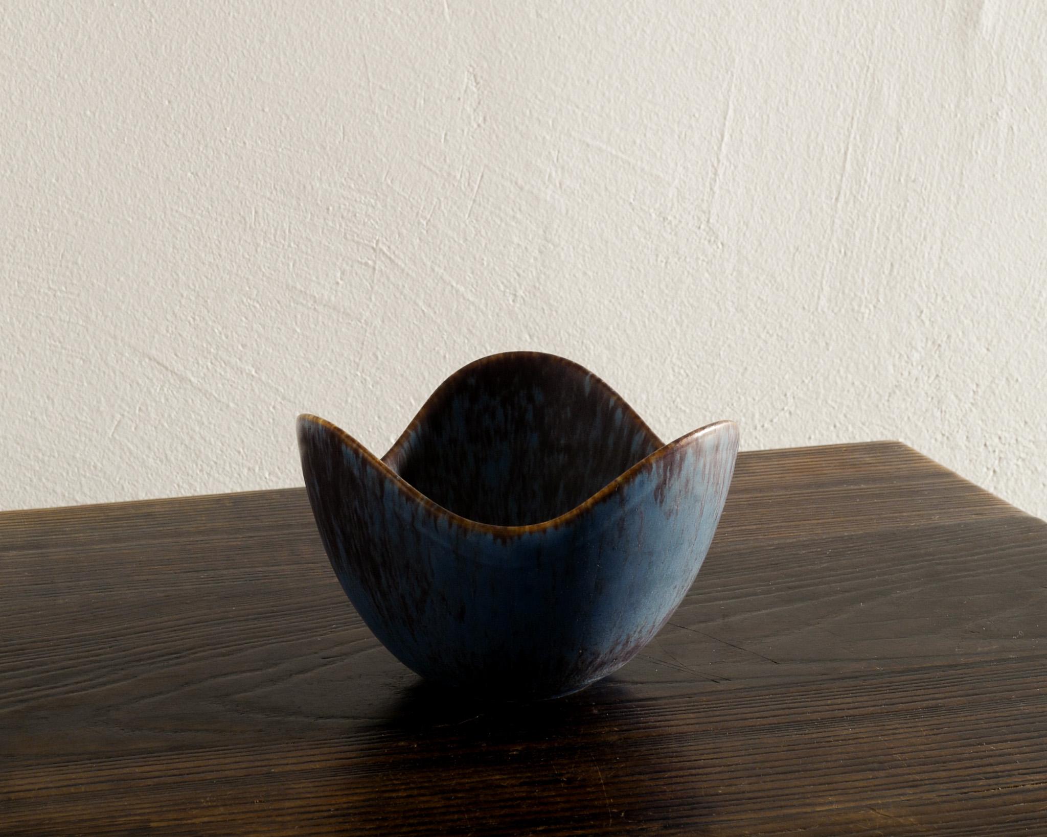 Blue Brown Mid Century Ceramic Bowl by Gunnar Nylund for Rörstrand Sweden 1950s  In Good Condition For Sale In Stockholm, SE
