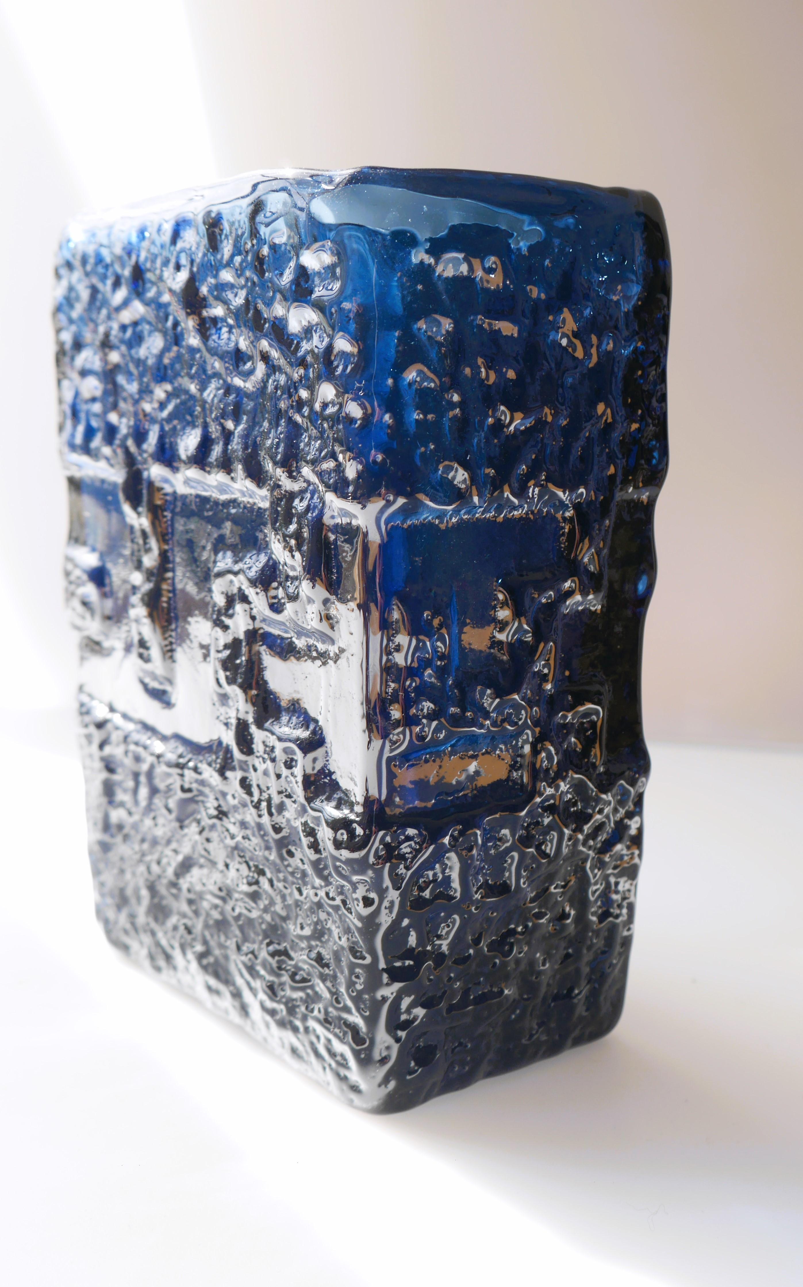 Blue Brutalist Art Glass Vase by Göte Augustsson for Ruda, Sweden In Good Condition In Skarpnäck, SE