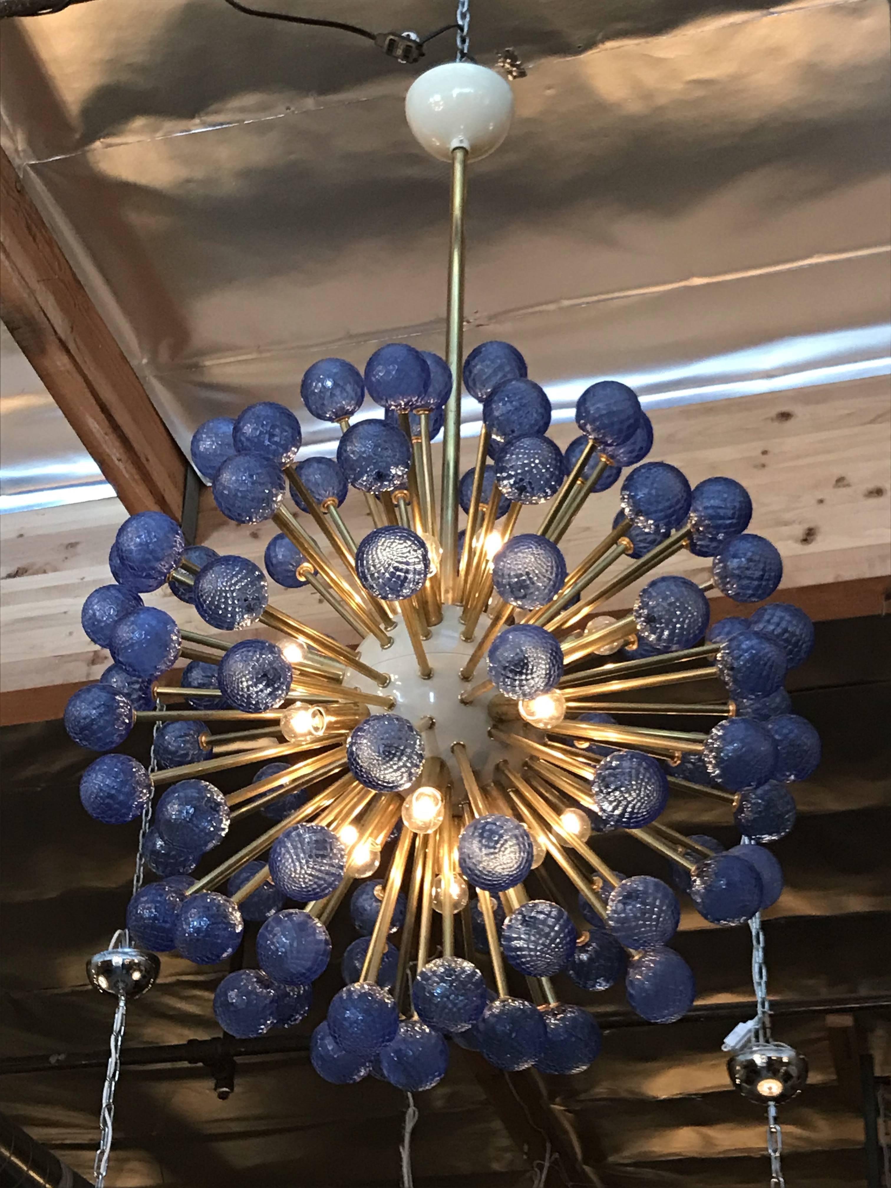 Italian modern Sputnik chandelier with blue Murano glass spheres, cream enameled centre and canopy, mounted on brass frame / Designed by Fabio Bergomi for Fabio Ltd / Made in Italy
16 lights / E12 or E14 type / max 40W each
Height: 50 inches
