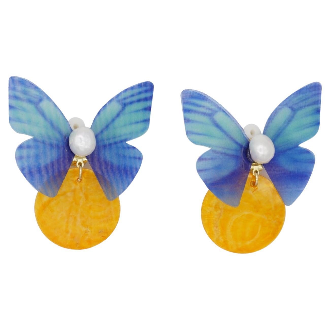 Boucles d'oreilles clip papillon bleu jaune coquillage rond pendentif perle blanche rétro en vente