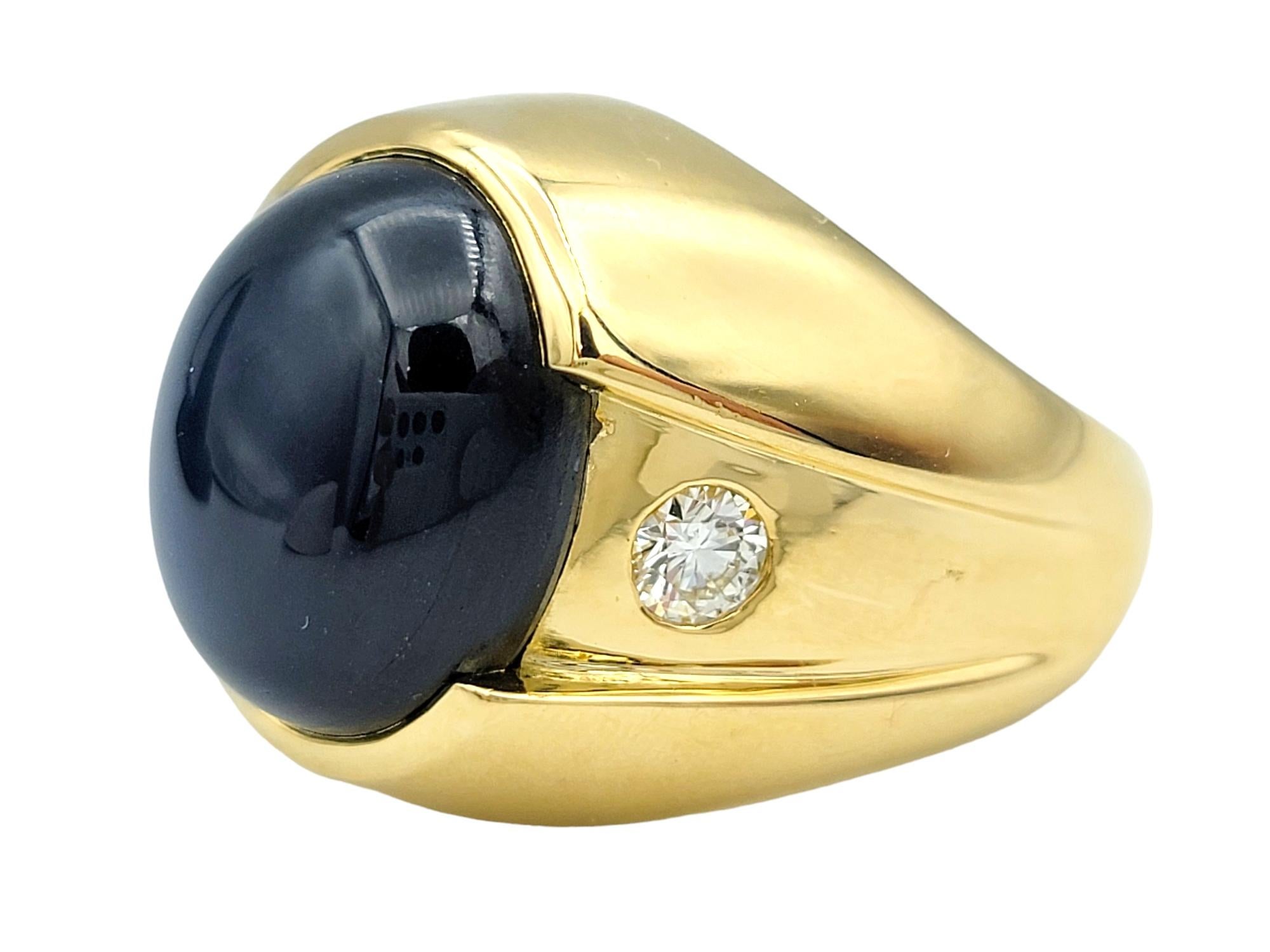 Misura dell'anello: 10

Questo splendido anello con zaffiro e diamante a forma di stella emana un fascino celestiale grazie al suo design accattivante e alle gemme luminose. Incastonato in oro giallo 14 carati, il centro di questo anello è un grande