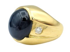 Cocktailring aus 14 Karat Gelbgold mit blauem Cabochon-Sternsaphir und Diamant