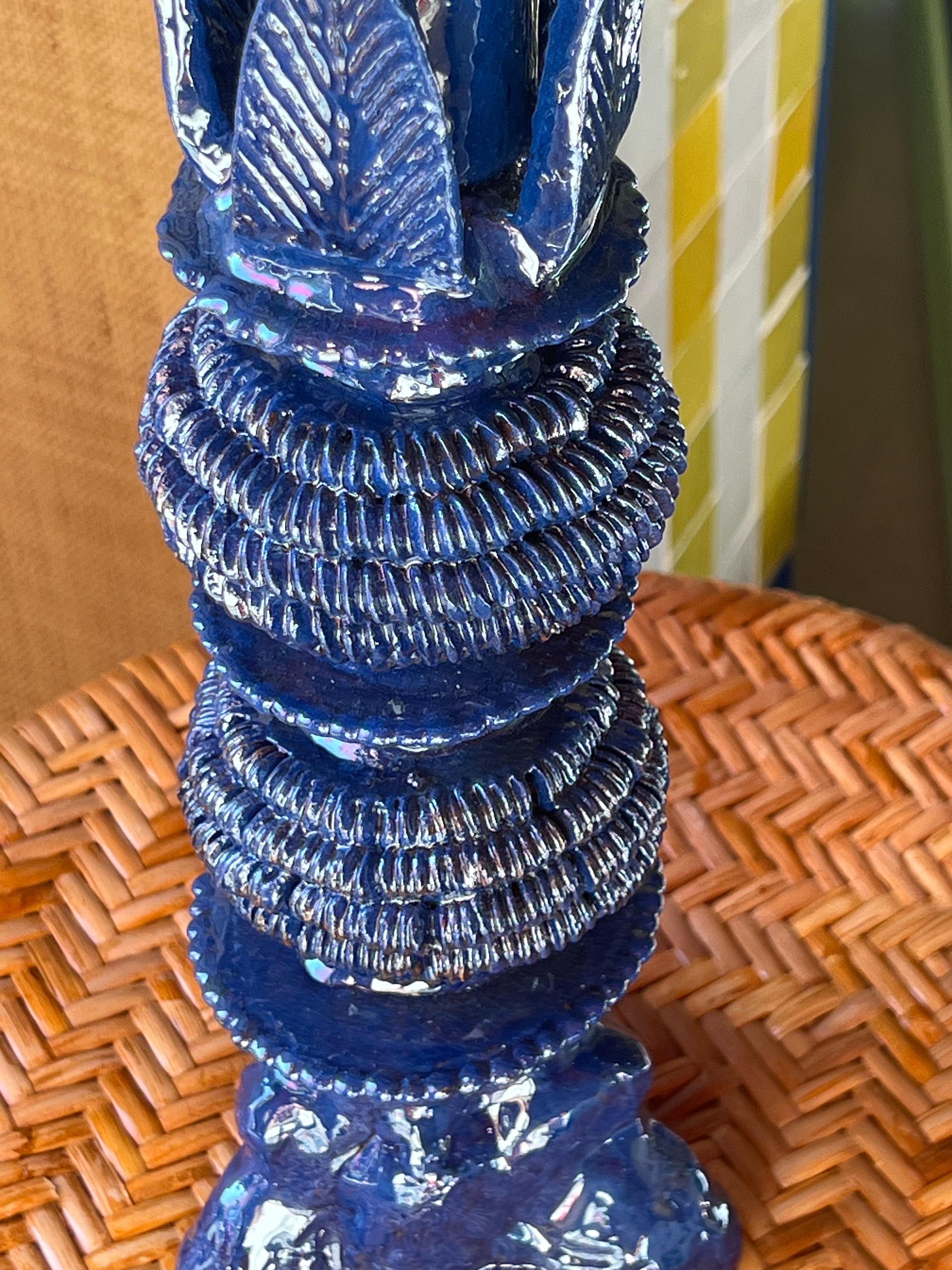 Blauer Kandelaber von Objekti im Zustand „Neu“ im Angebot in London, GB