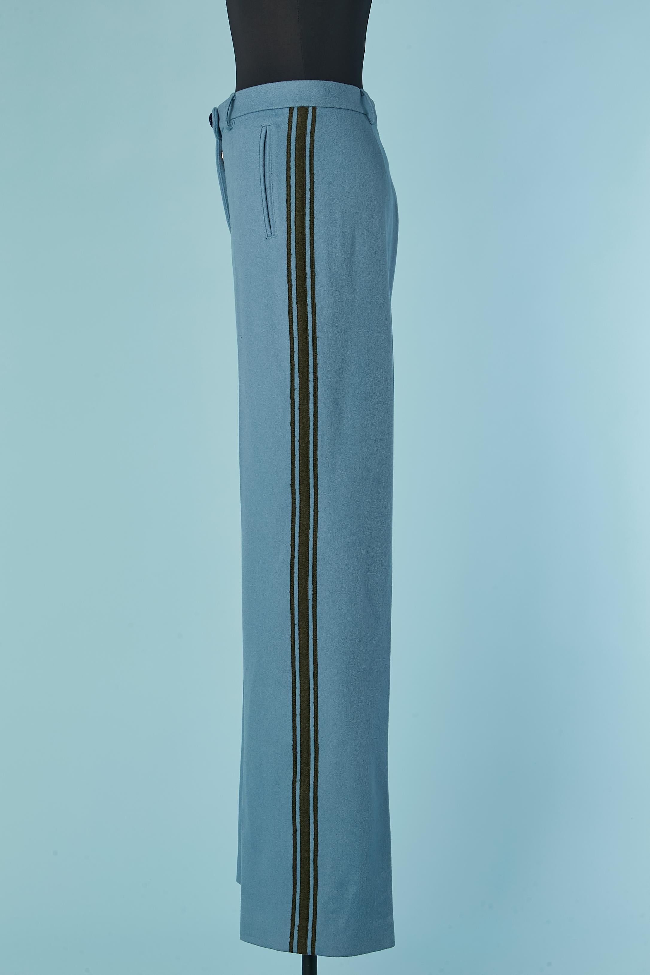 Pantalón azul de cachemira de estilo militar CHANEL en Excelente estado para la venta en Saint-Ouen-Sur-Seine, FR