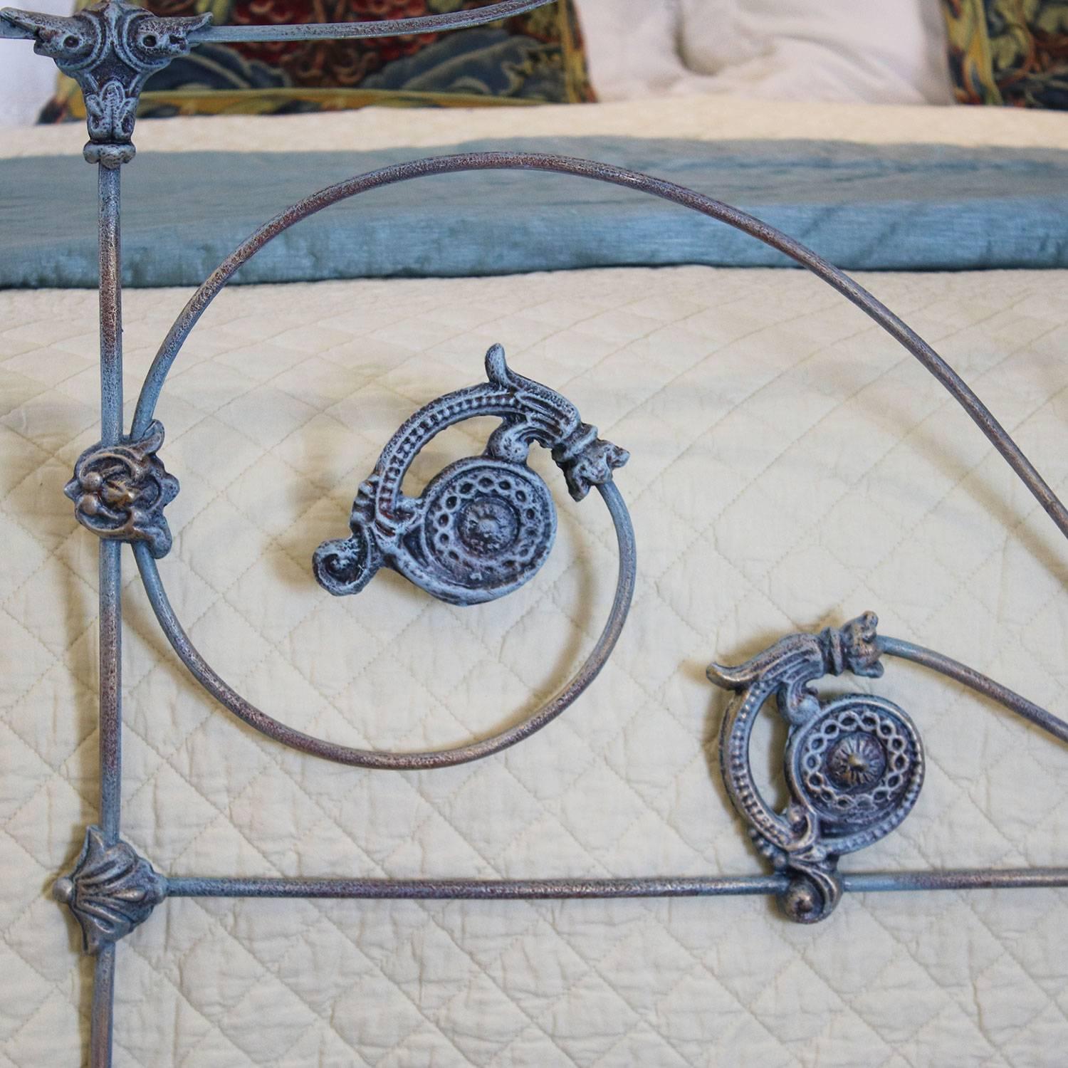 Blue Cast Iron Bed, MK140 In Good Condition In Wrexham, GB
