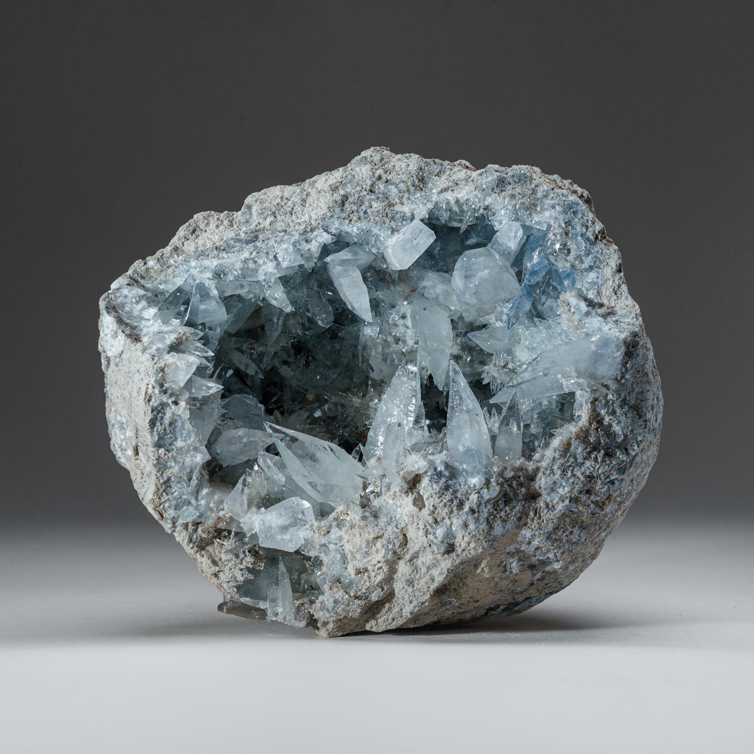 Blauer Celestite-Cluster aus Sankoany, Ketsepy Mahajanga, Madagaskar (13.5 lbs) (Madagassisch) im Angebot