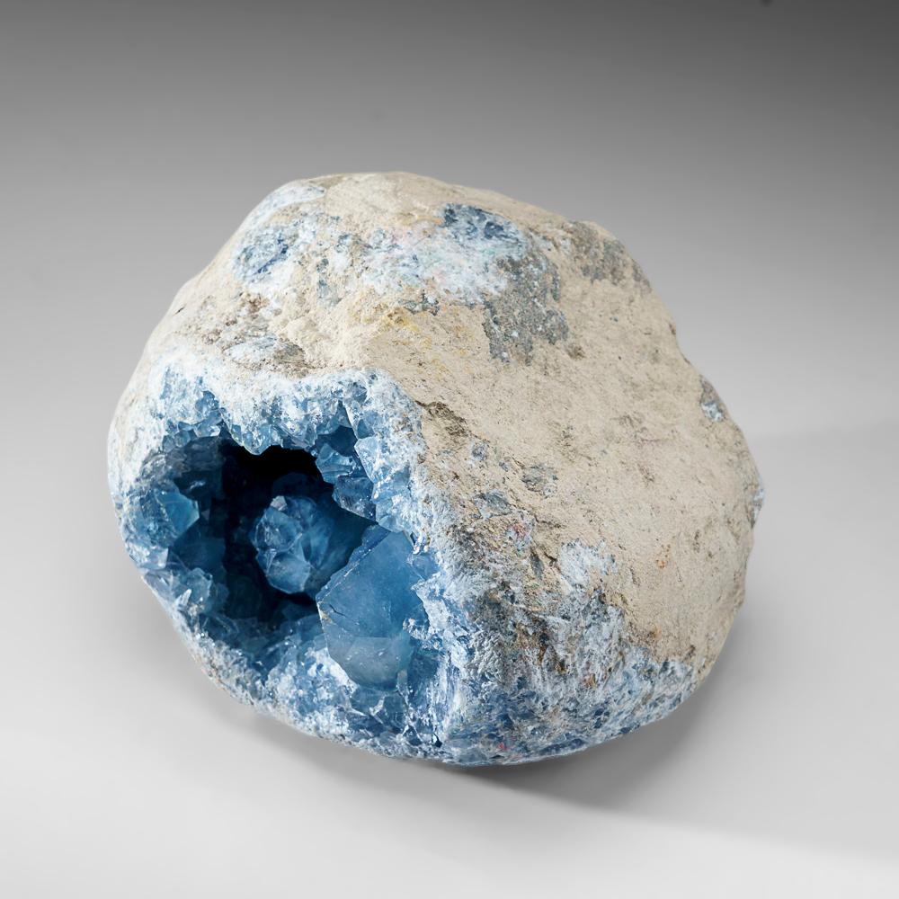 Blauer Celestite-Cluster aus Sankoany, Ketsepy Mahajanga, Madagaskar (19.2 lbs) (21. Jahrhundert und zeitgenössisch) im Angebot