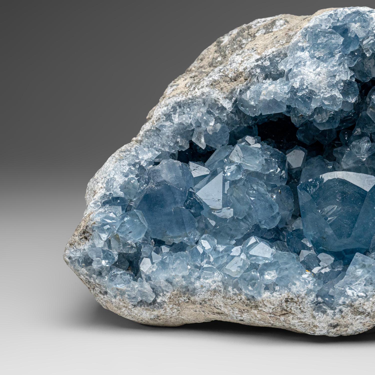 Blue Celestite Cluster From Sankoany, Ketsepy Mahajanga, Madagascar (21.5 lbs) In condizioni Nuovo in vendita a New York, NY