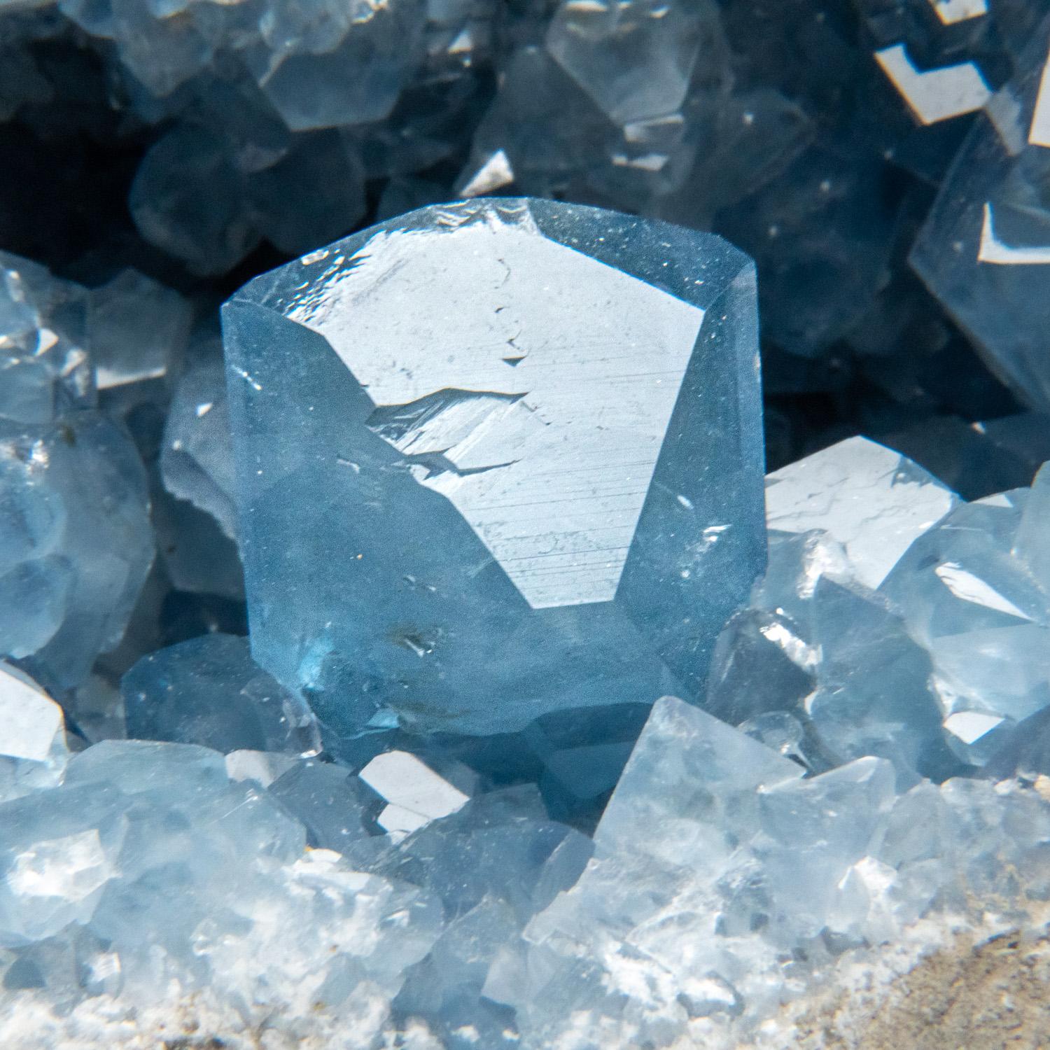 Blue Celestite Cluster From Sankoany, Ketsepy Mahajanga, Madagascar (21.5 lbs) in vendita 2