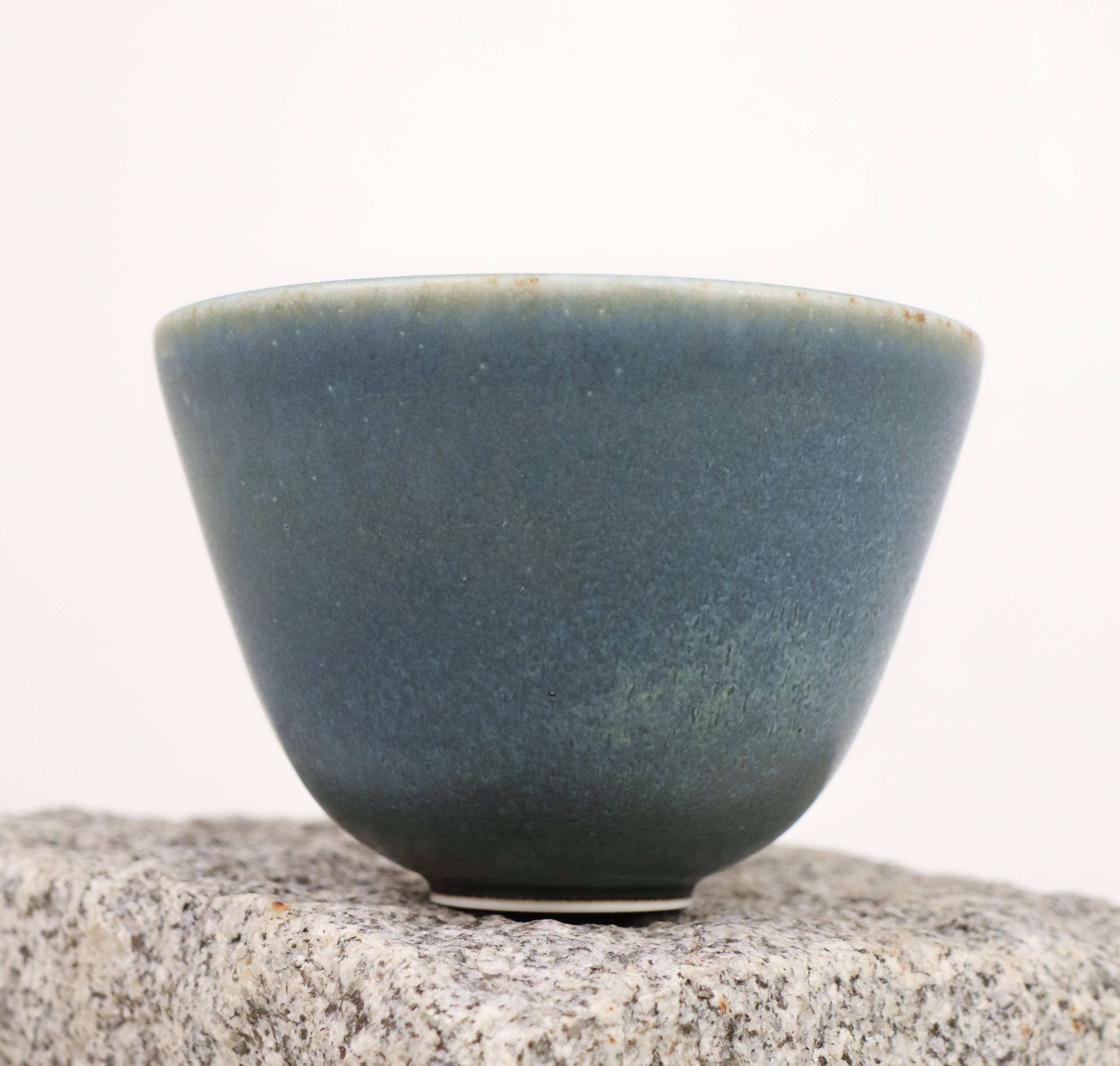 Swedish Blue Ceramic Bowl - Gunnar Nylund - Rörstrand - Mid 20th Century Scandinavia For Sale
