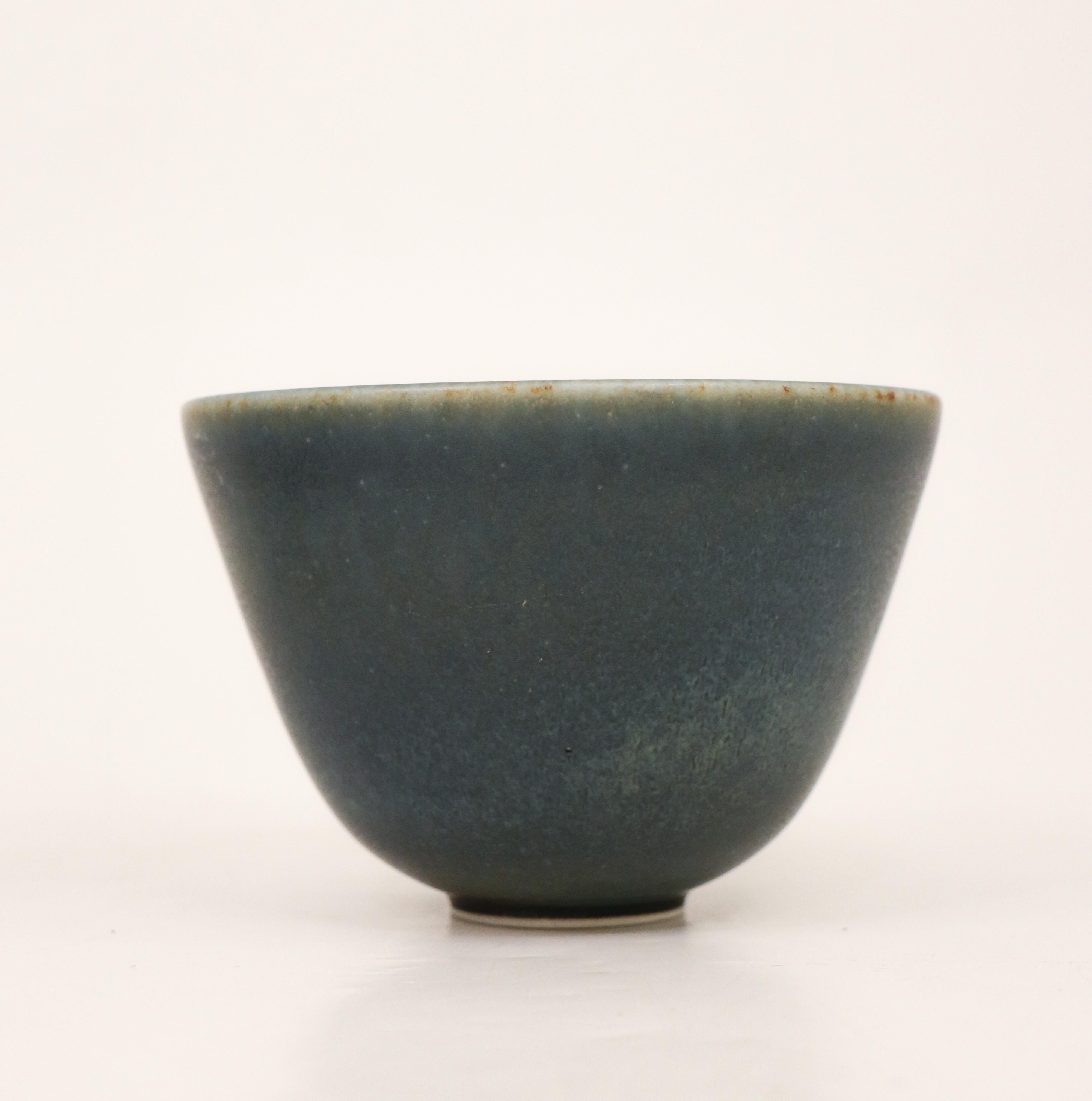 Glazed Blue Ceramic Bowl - Gunnar Nylund - Rörstrand - Mid 20th Century Scandinavia For Sale