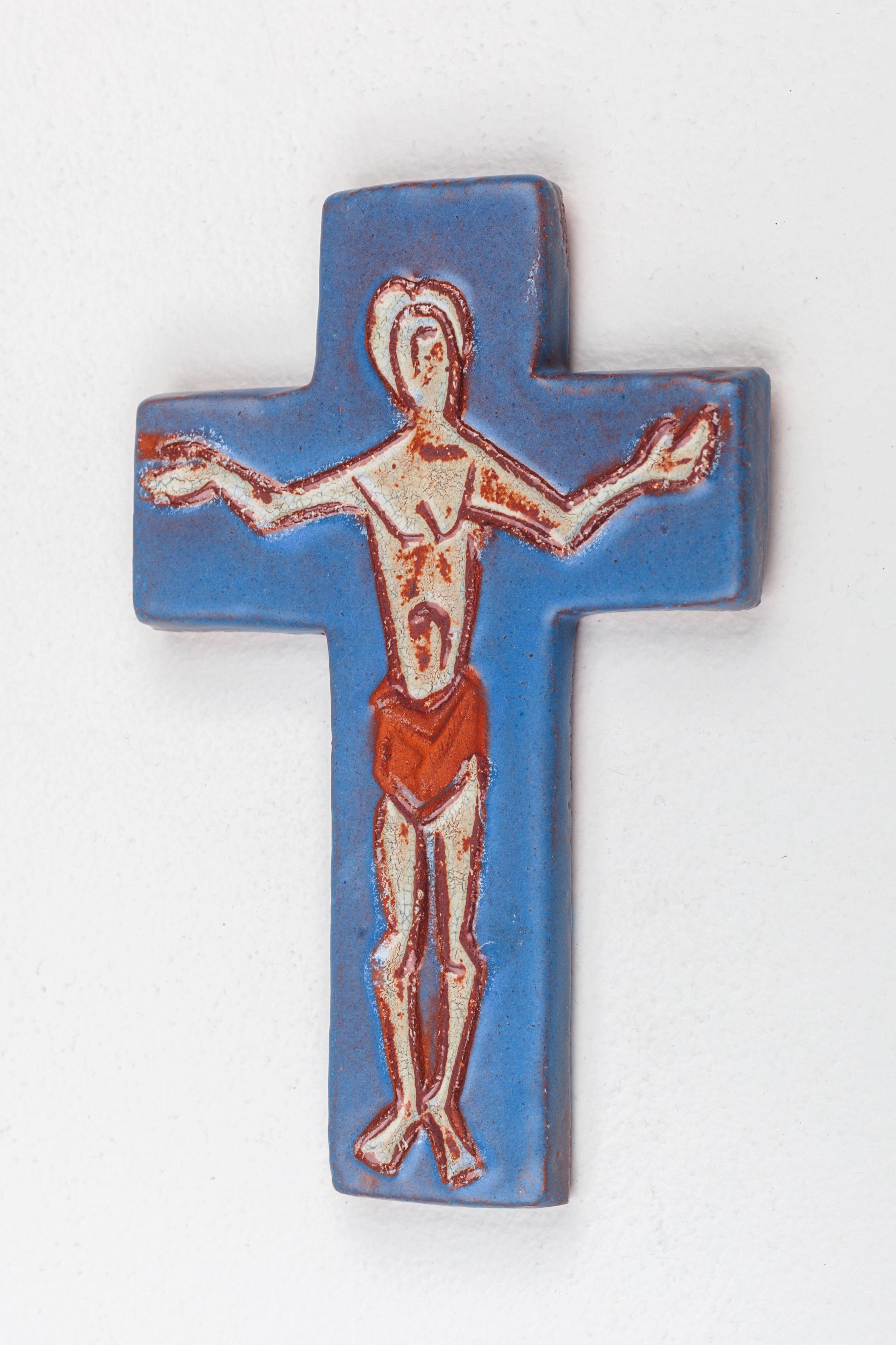 Mid-Century Modern Blue Ceramic Cross with Abstract Line-Drawn Christ For Sale