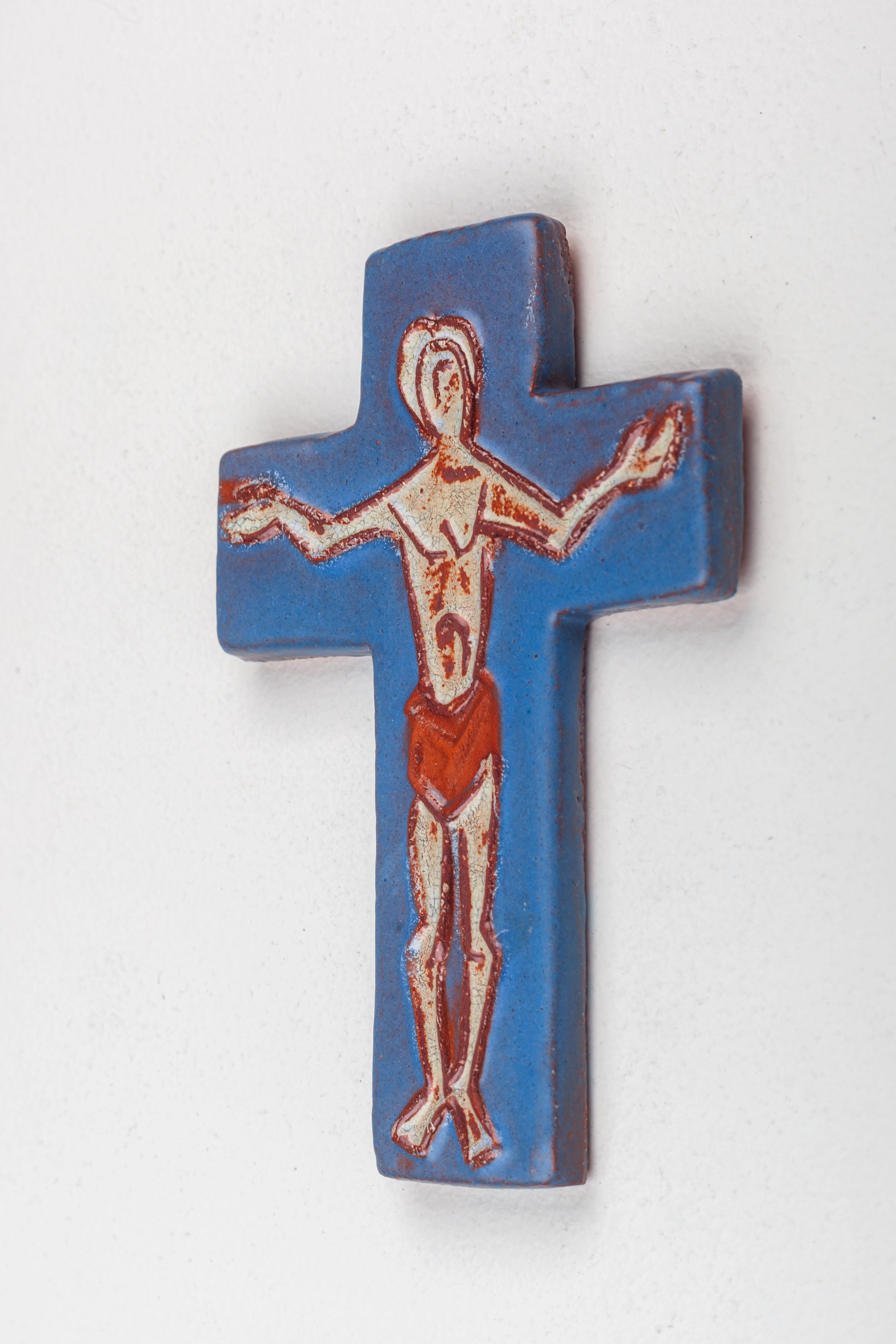 Blue Ceramic Cross with Abstract Line-Drawn Christ In Good Condition For Sale In Chicago, IL