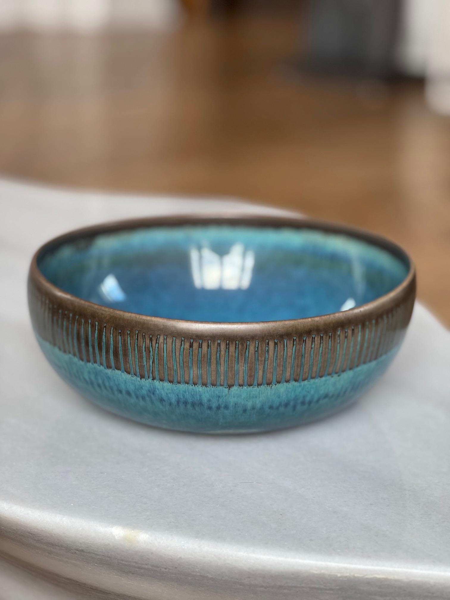 Coupe en céramique bleue signée par Stig Lindberg pour Gustavsberg 1950's Bon état - En vente à Paris, FR
