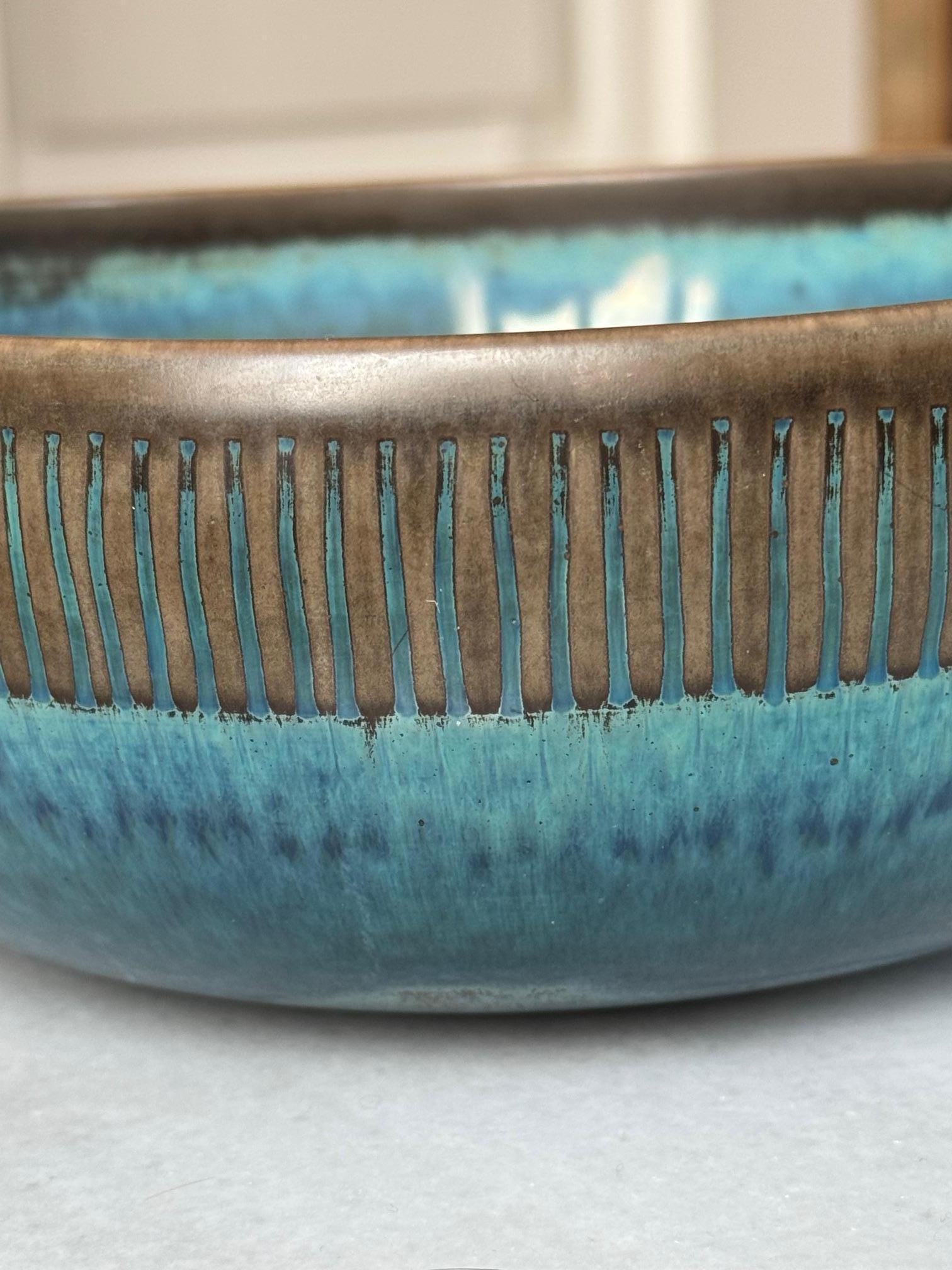 Céramique Coupe en céramique bleue signée par Stig Lindberg pour Gustavsberg 1950's en vente