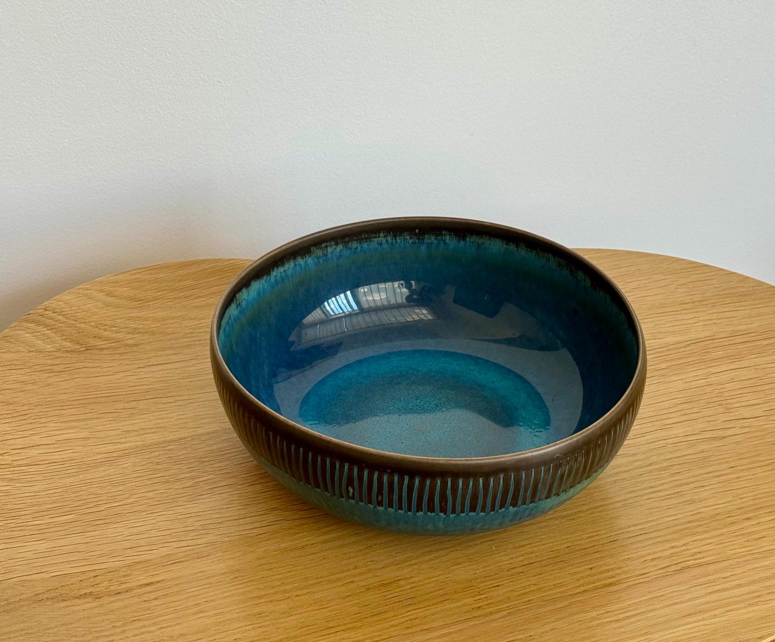 Coupe en céramique bleue signée par Stig Lindberg pour Gustavsberg 1950's en vente 2