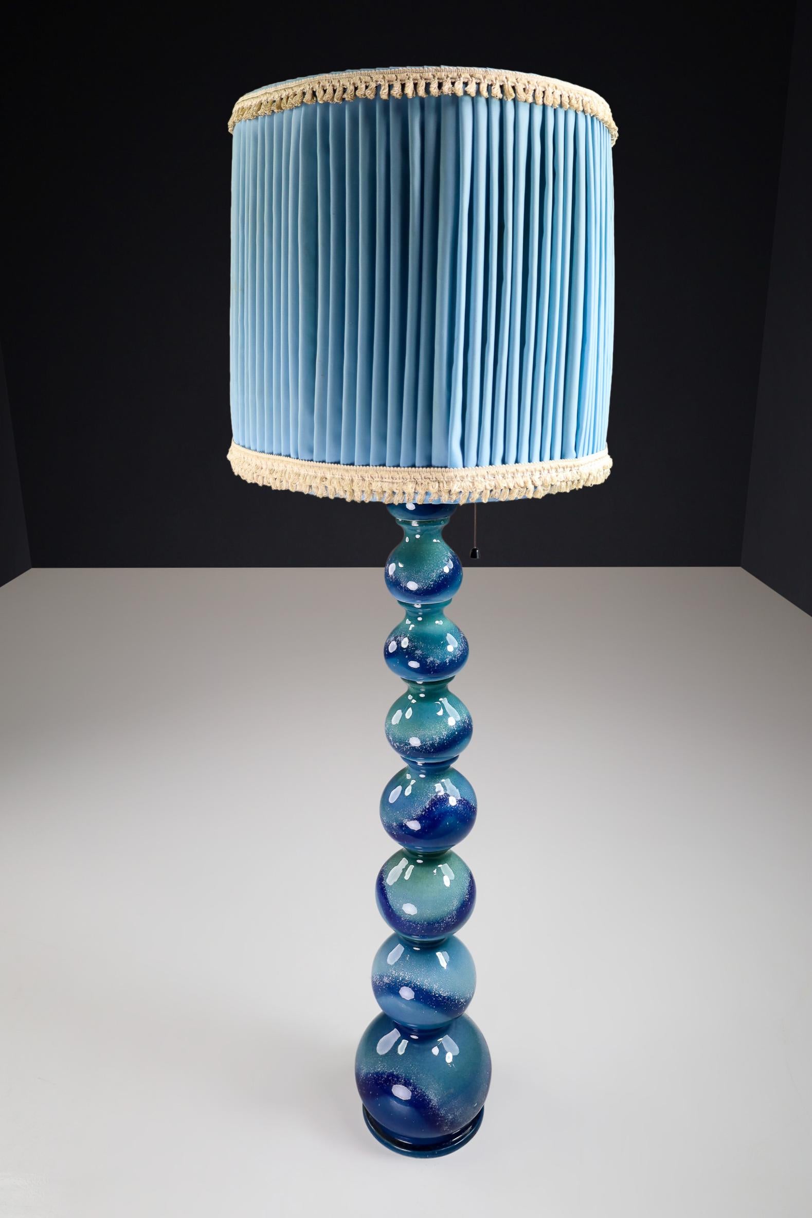 Blue Ceramic Floor Lamp and Shade by Kaiser Leuchten, Germany, 1960s

This Kaiser XL bubble floor lamp is an exquisite piece of art from the 1960s. Its sculptural design is handmade from ceramic, glazed in rich blue tones, and comes with its