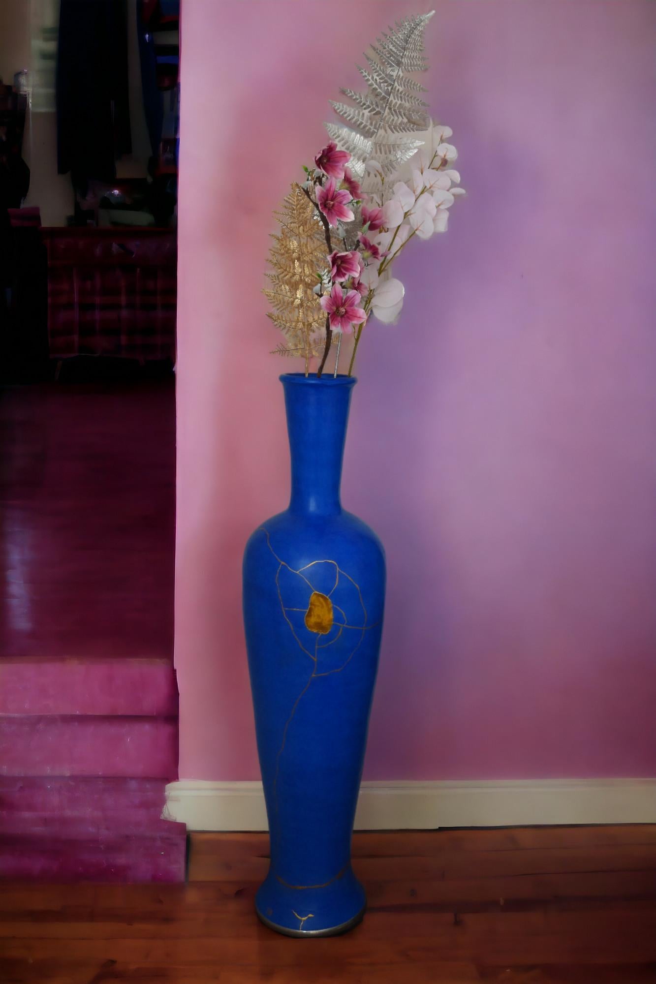 XXI secolo e contemporaneo Vasetti di ceramica blu con razze gialle in vendita