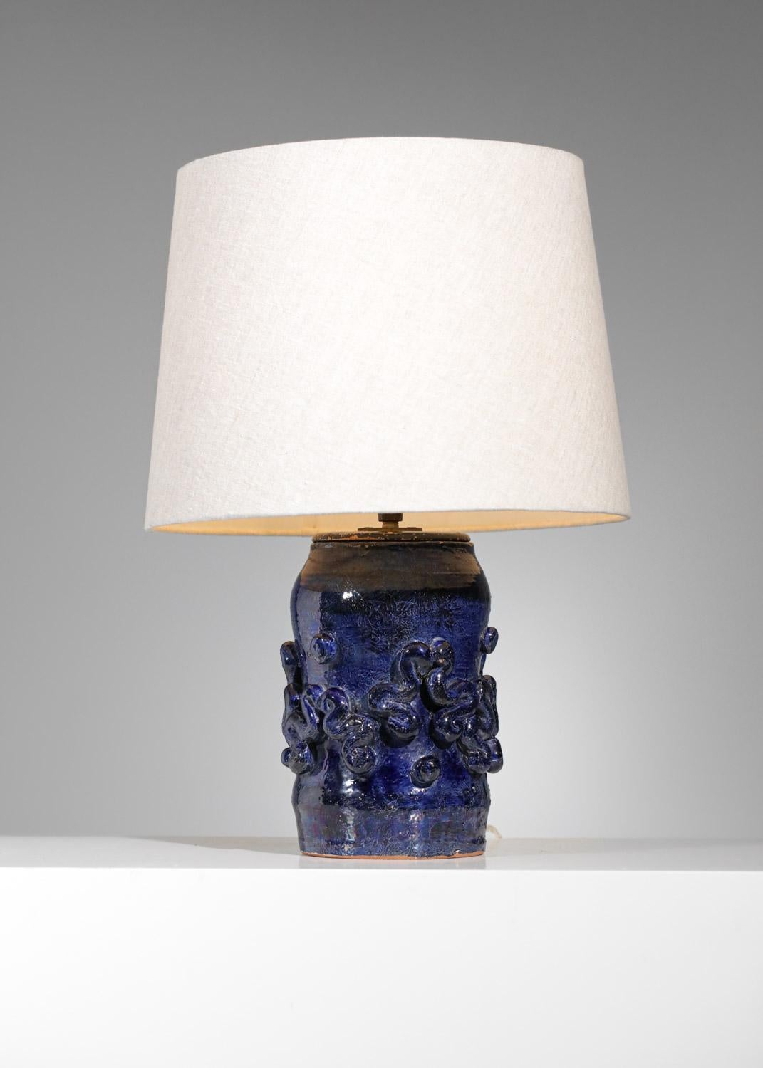 Sculpté à la main Base de lampe en céramique bleue Jean Austruy 50''s - G446 en vente
