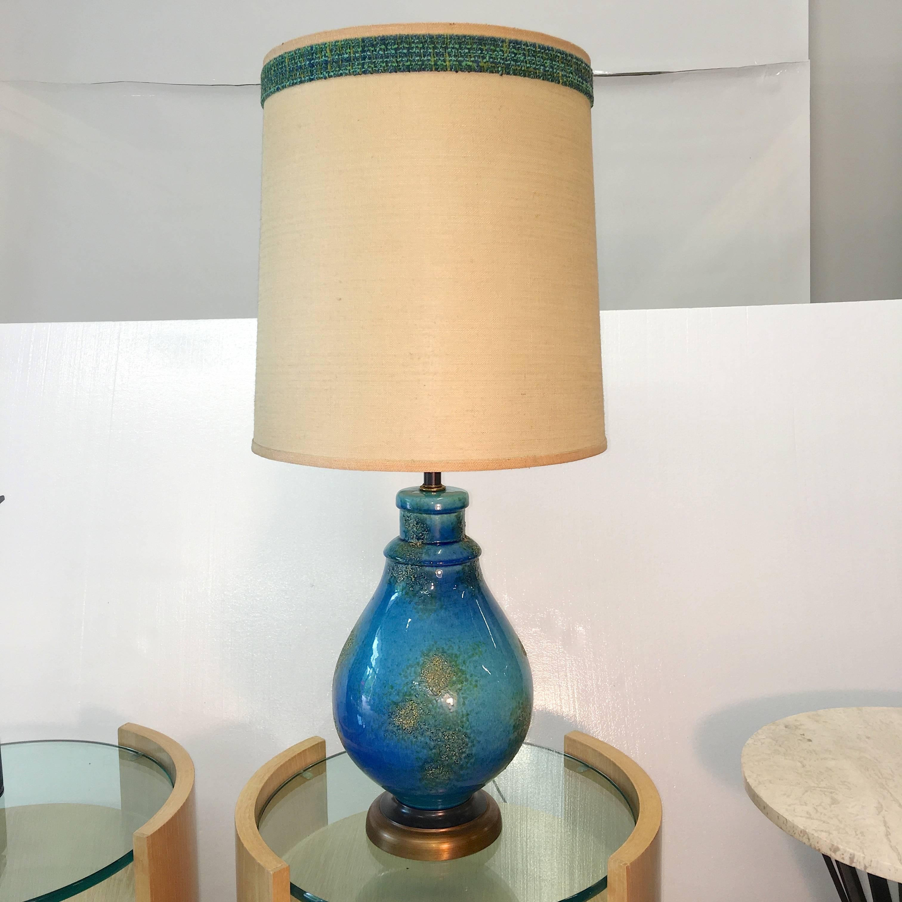 Blaue Keramiklampe (Glasiert) im Angebot