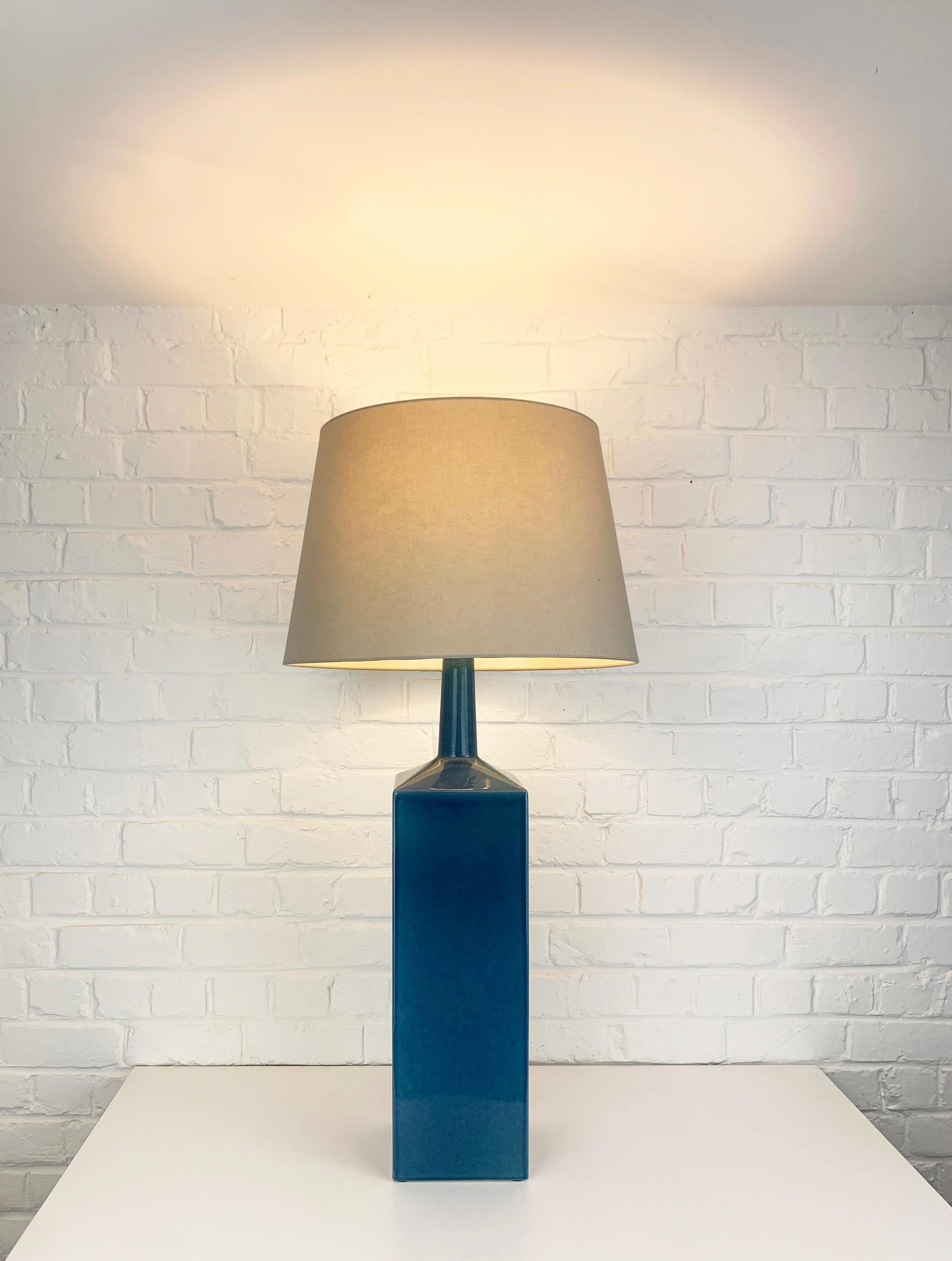 Fait main Lampadaire Le Klint en céramique bleue Référence 357 grès émaillé Danemark en vente