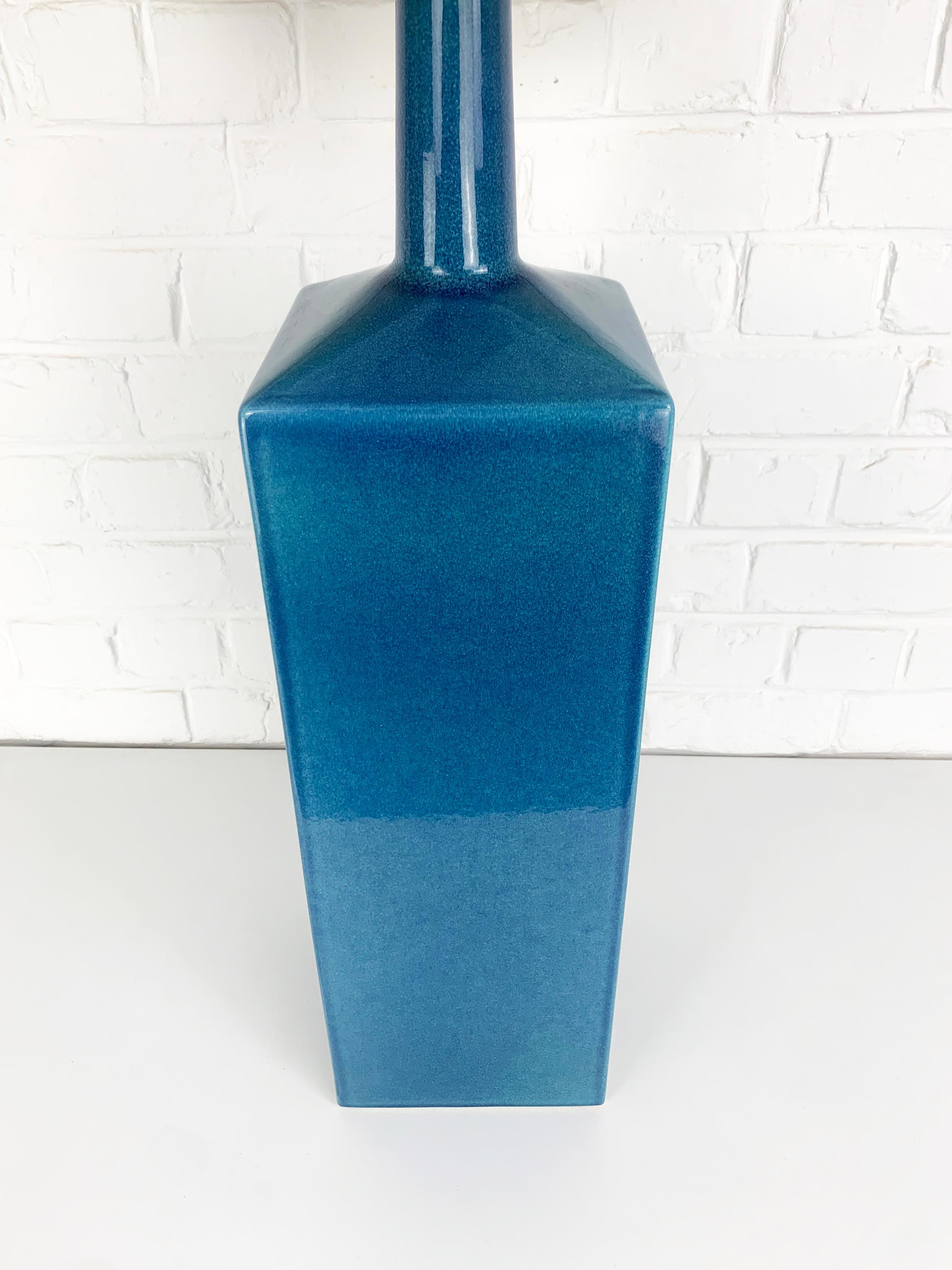 Lampadaire Le Klint en céramique bleue Référence 357 grès émaillé Danemark Bon état - En vente à Vorst, BE
