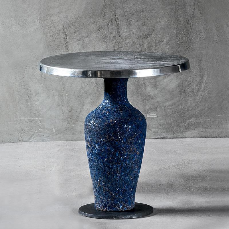 Low center table blue ceramic with
handcrafted blue ceramic base. Top
in aluminium fusion. On casted iron base.
Also available in blue ceramic round
Table or side table.