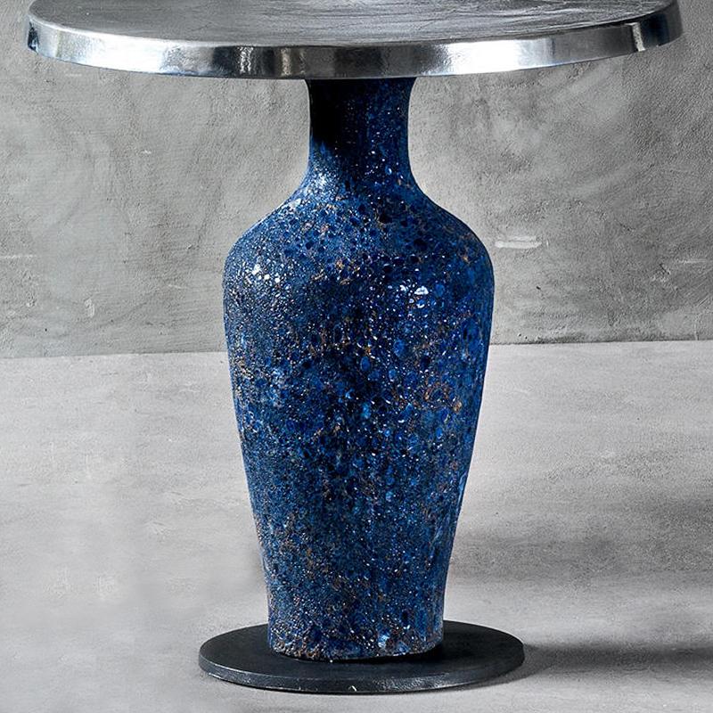 Blaublauer Keramiktisch mit niedrigem Mitteltisch (Italienisch) im Angebot