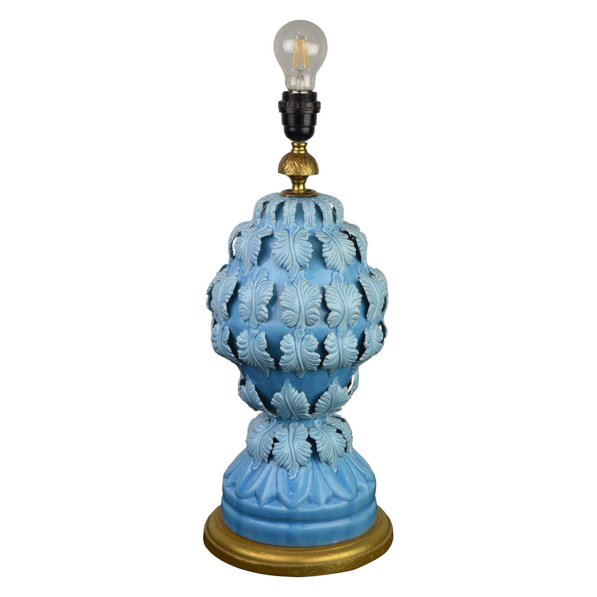 Lampe de table Manises Espagne en céramique bleue avec feuilles:: années 1960