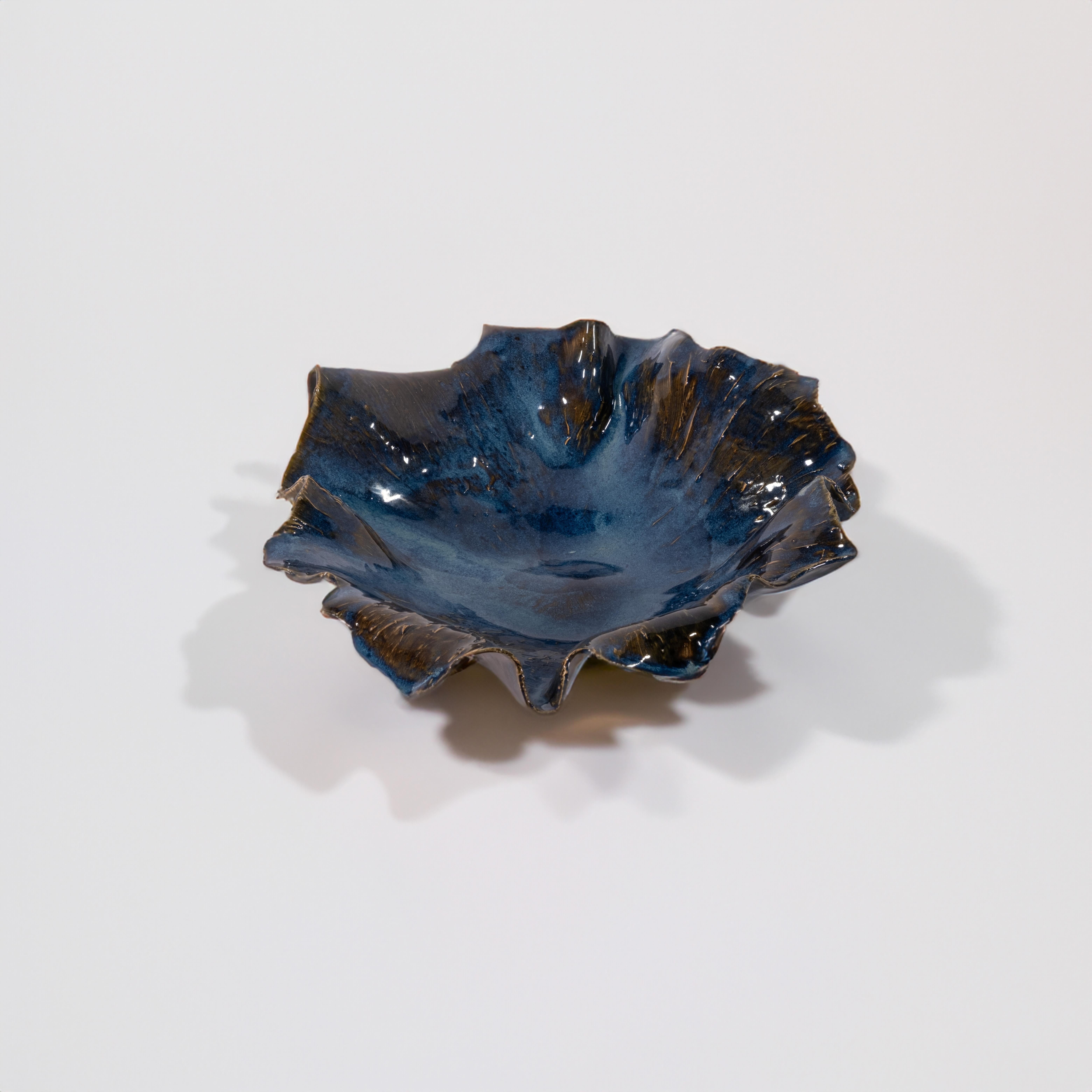 Blue Ceramic Serving Bowl In New Condition For Sale In Westhampton Beach, NY