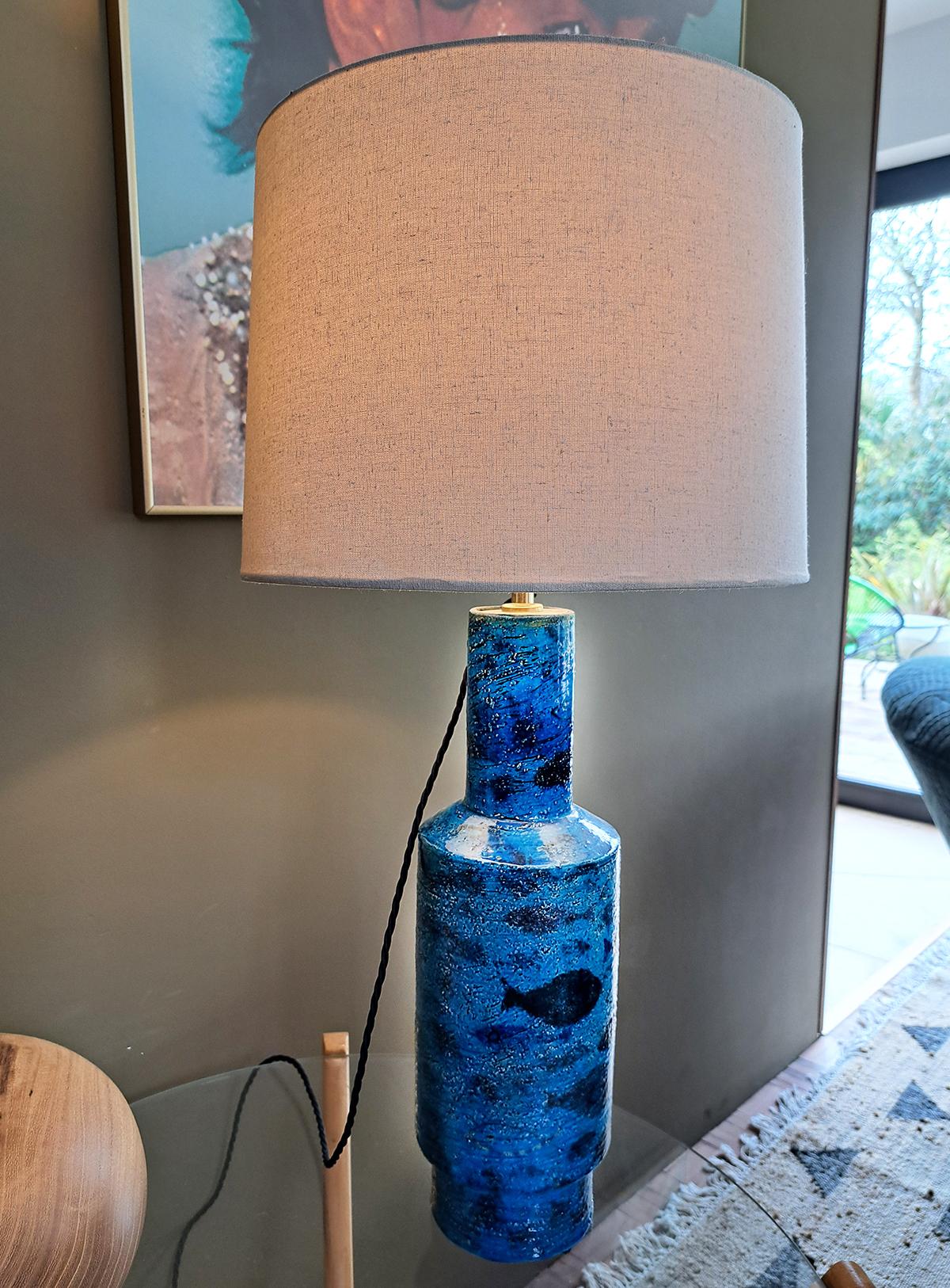 Blue Ceramic table lamp by Aldo Londi for Bitossi, 1960s  In Good Condition For Sale In Saint Leonards-on-sea, England
