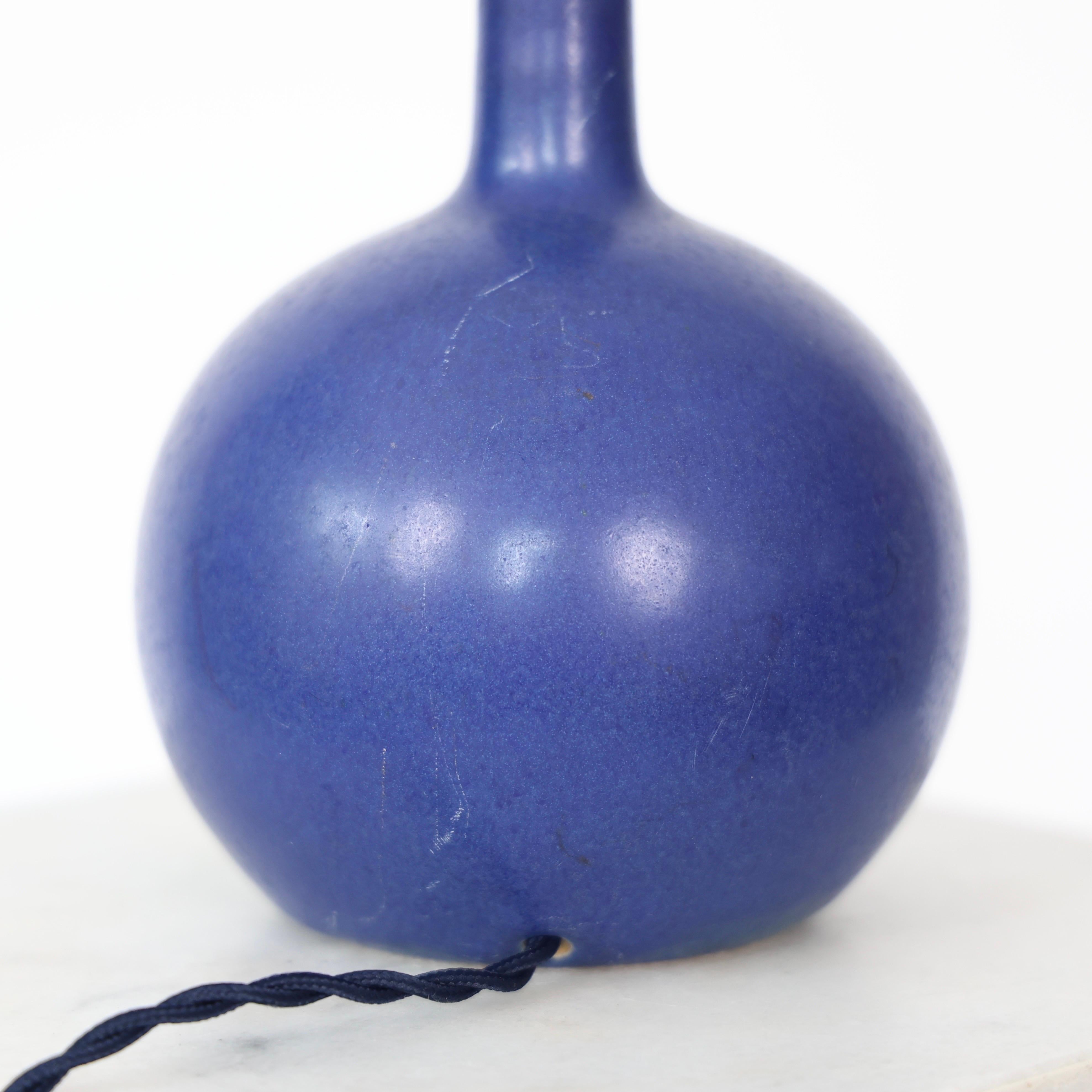 Lampe de table en céramique bleue par Eigil Hindrichsen, années 1950, Danemark en vente 1