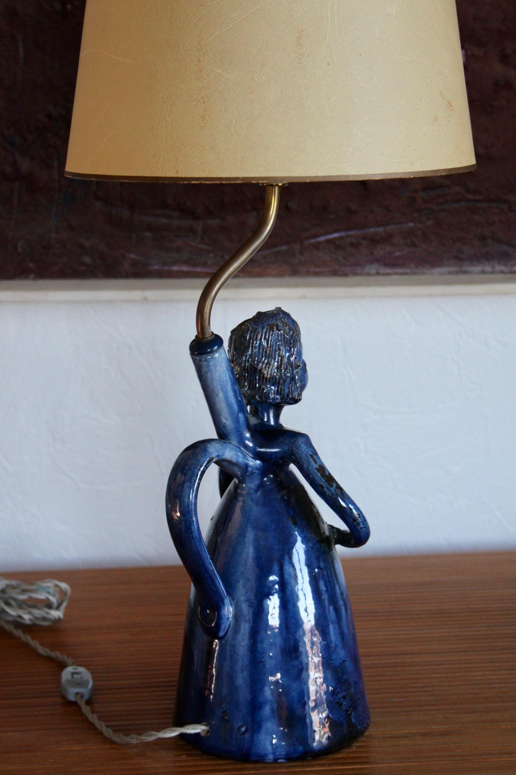 Lampe de table en céramique bleue en vente 5