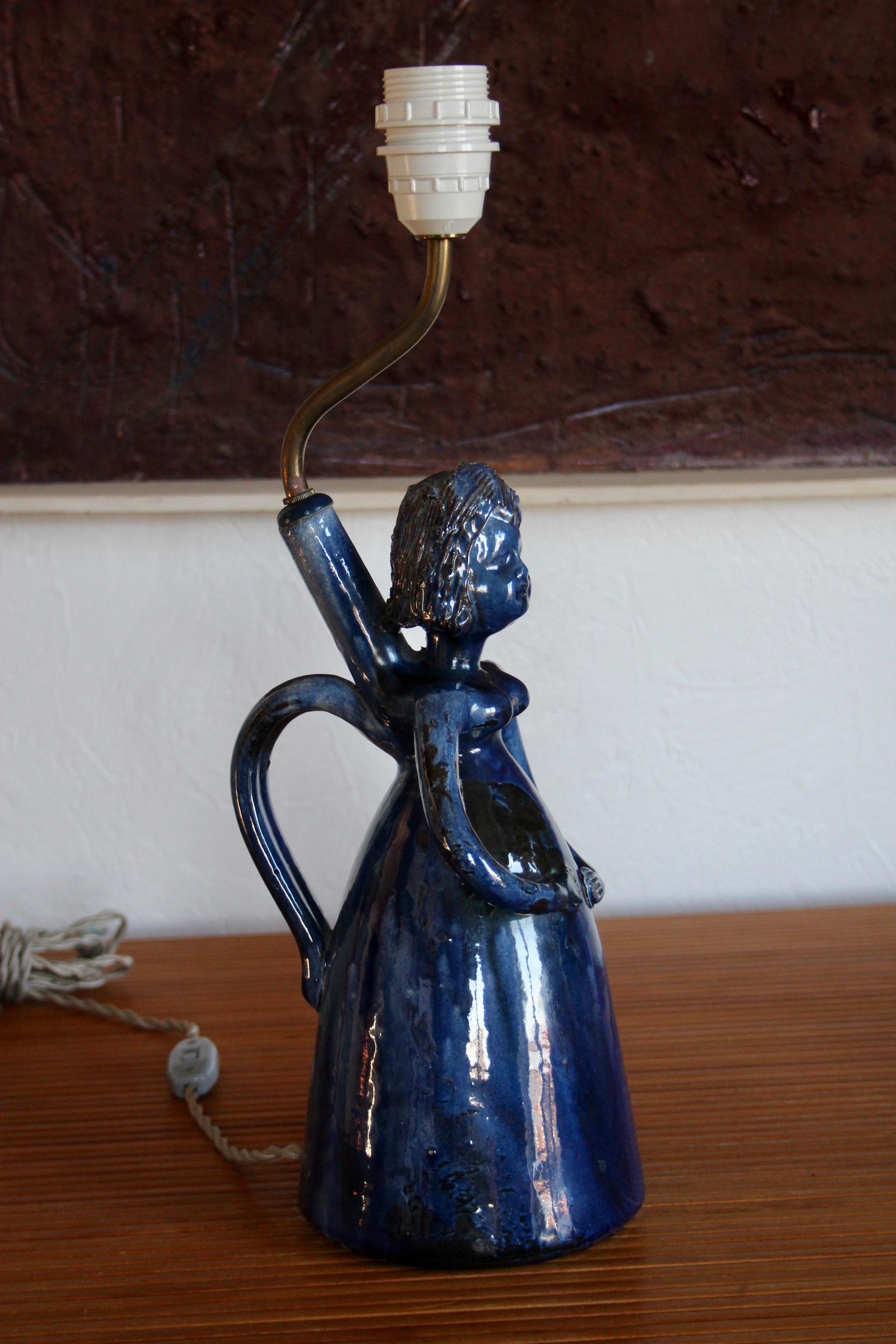 Lampe de table en céramique bleue en vente 4