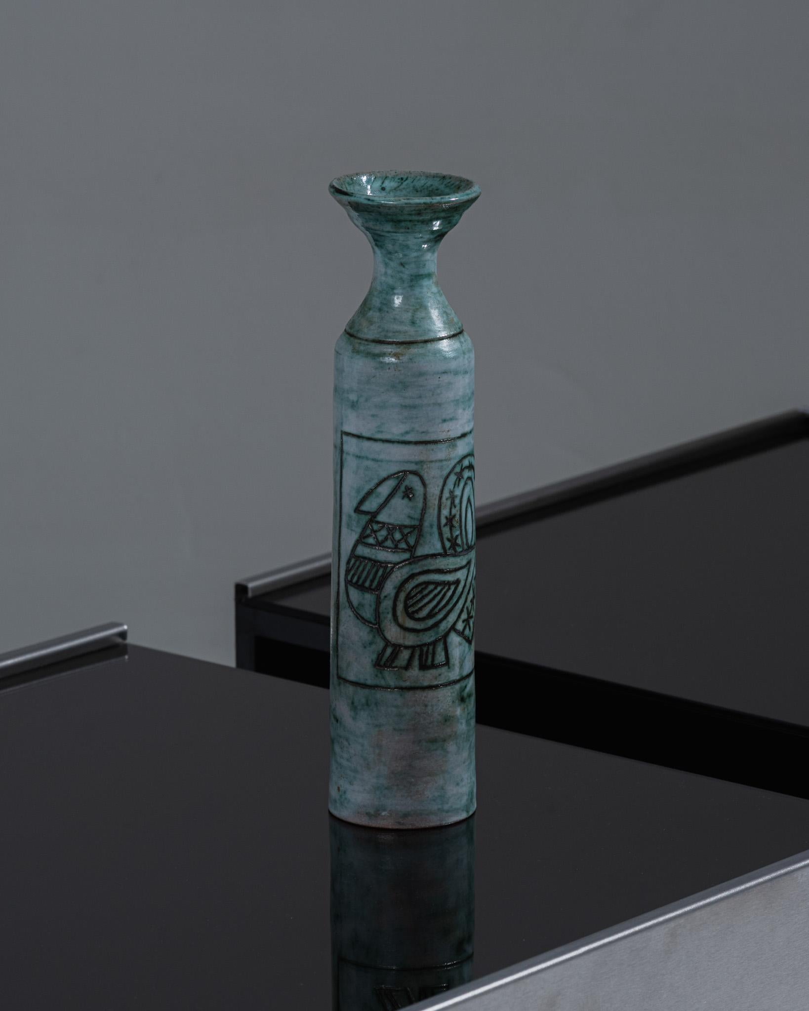 Ceramic Vase with Stylized Bird Motif by Bernard Leclerc, 1980s

French-made ceramic vase featuring a stylized bird design. Signed under the base. Very good condition.
DV4807