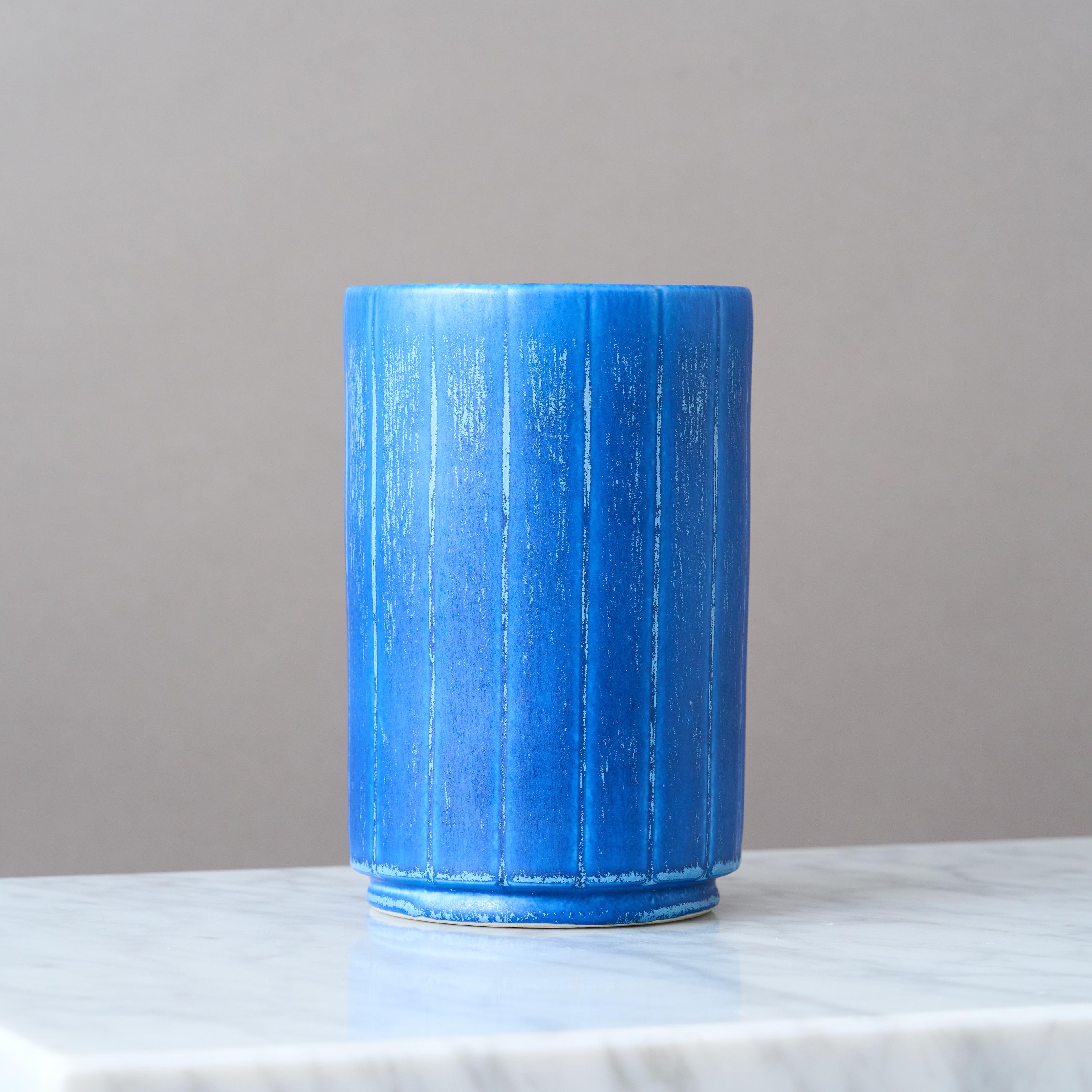 Jarrón de cerámica azul de Eva Jancke Bjork para Bo Fajans, Suecia, década de 1940. en Bueno estado para la venta en Malmö, SE