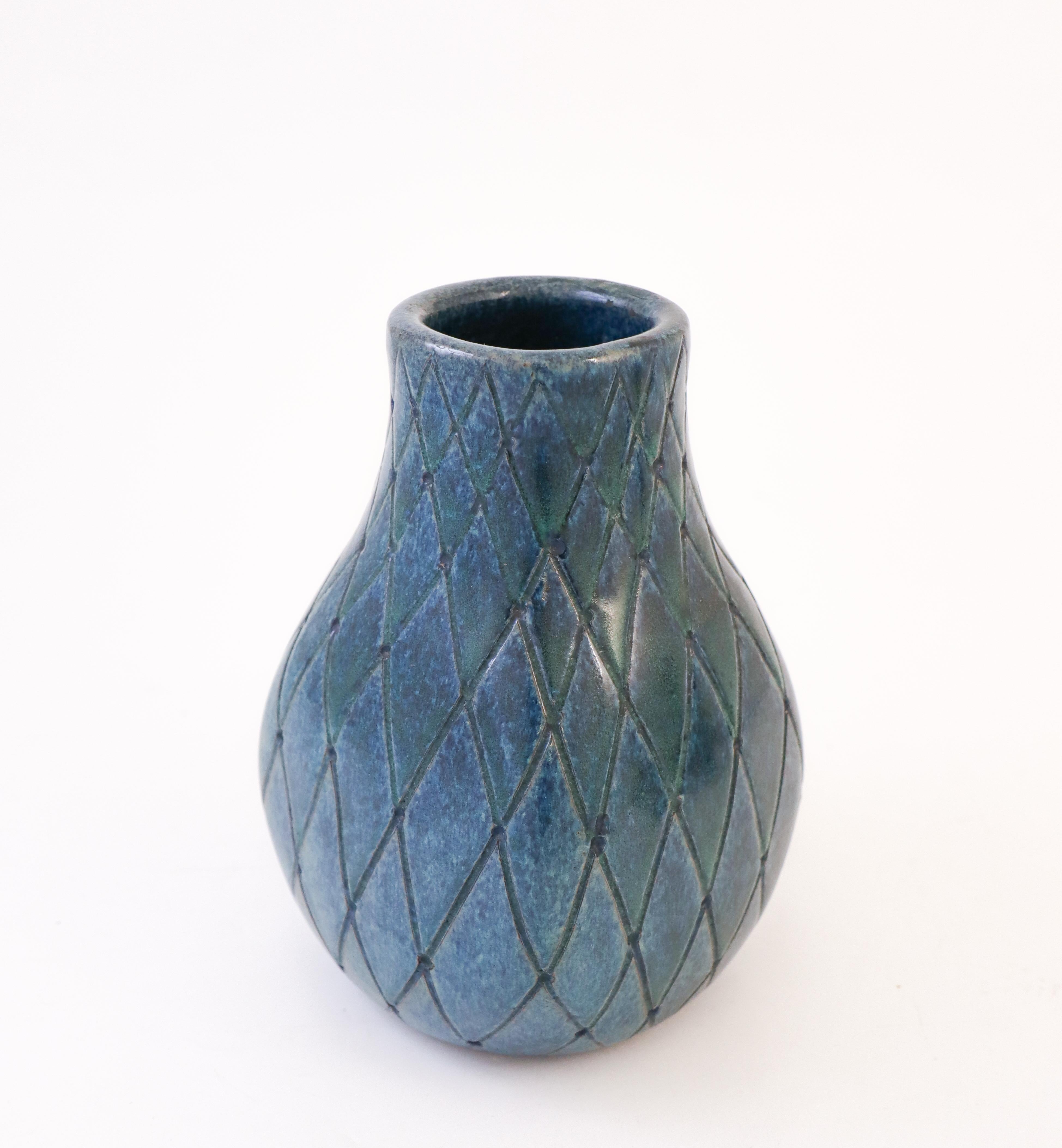 Blaue Keramikvase, Upsala Ekeby Vicke Lindstrand, Schweden, 1950er Jahre (Skandinavische Moderne) im Angebot