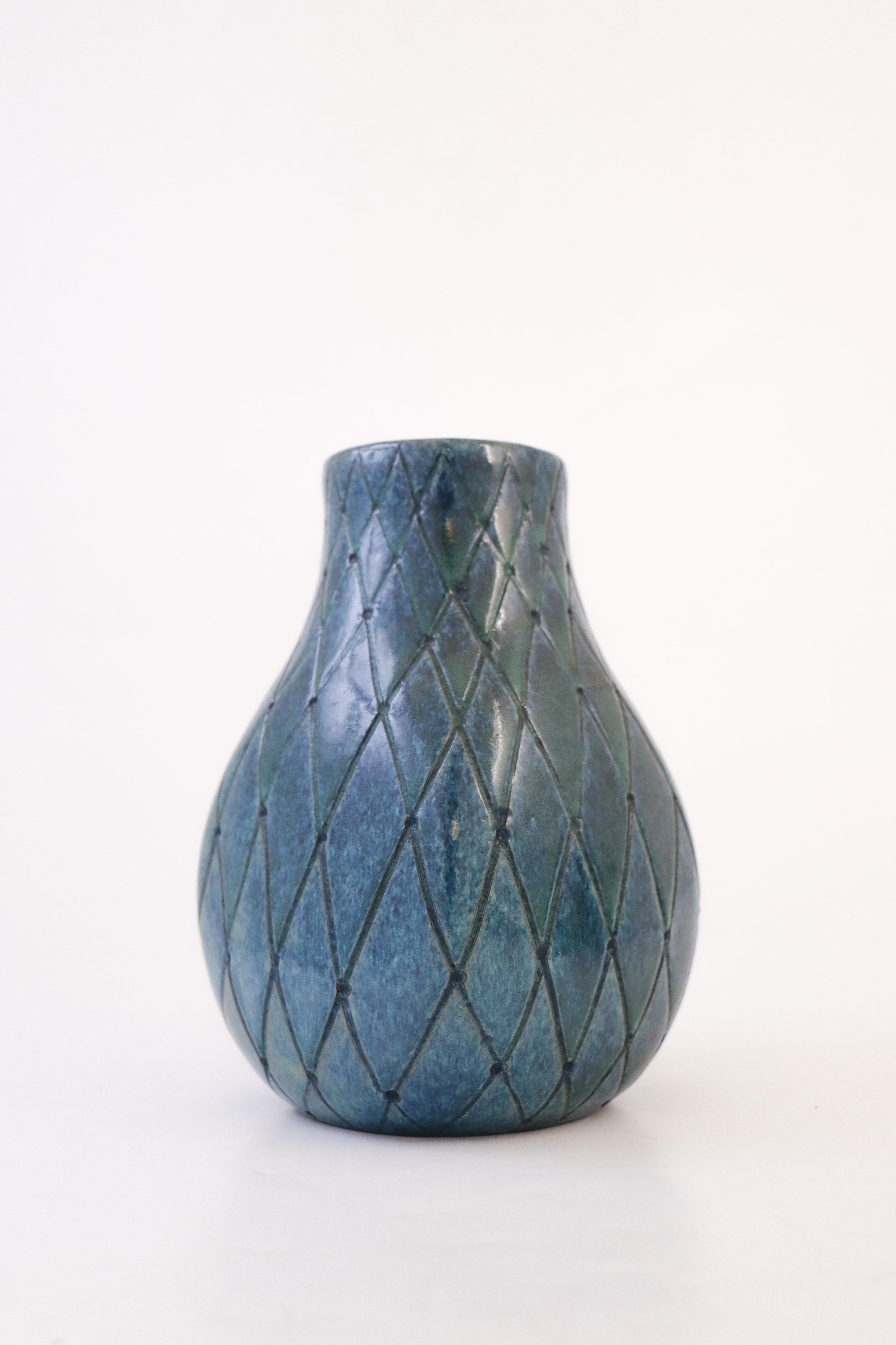 Blaue Keramikvase, Upsala Ekeby Vicke Lindstrand, Schweden, 1950er Jahre (Schwedisch) im Angebot