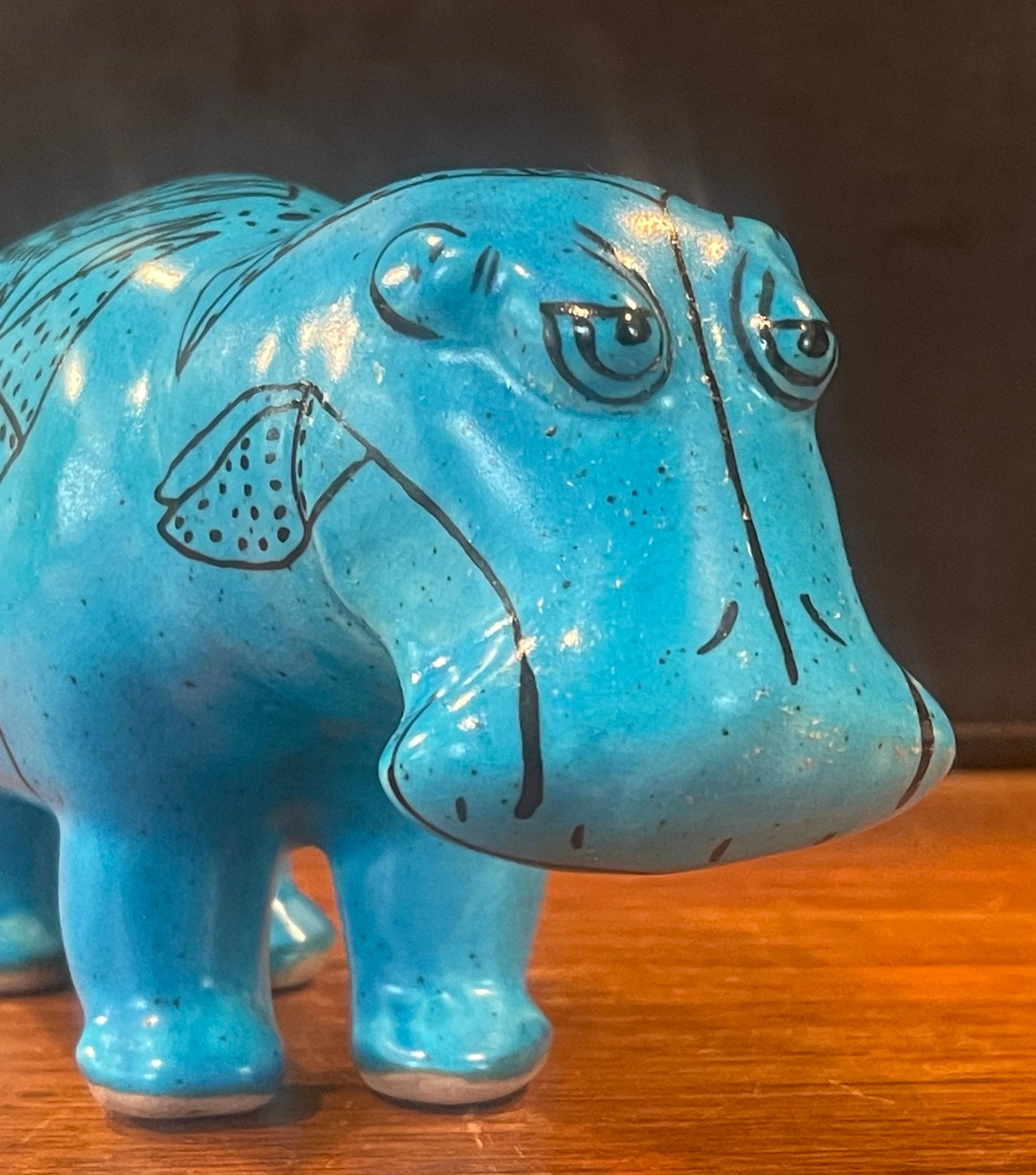 Sculpture en céramique bleue « William the Hippo » (William le Hippo) du Metropolitan Museum en vente 2