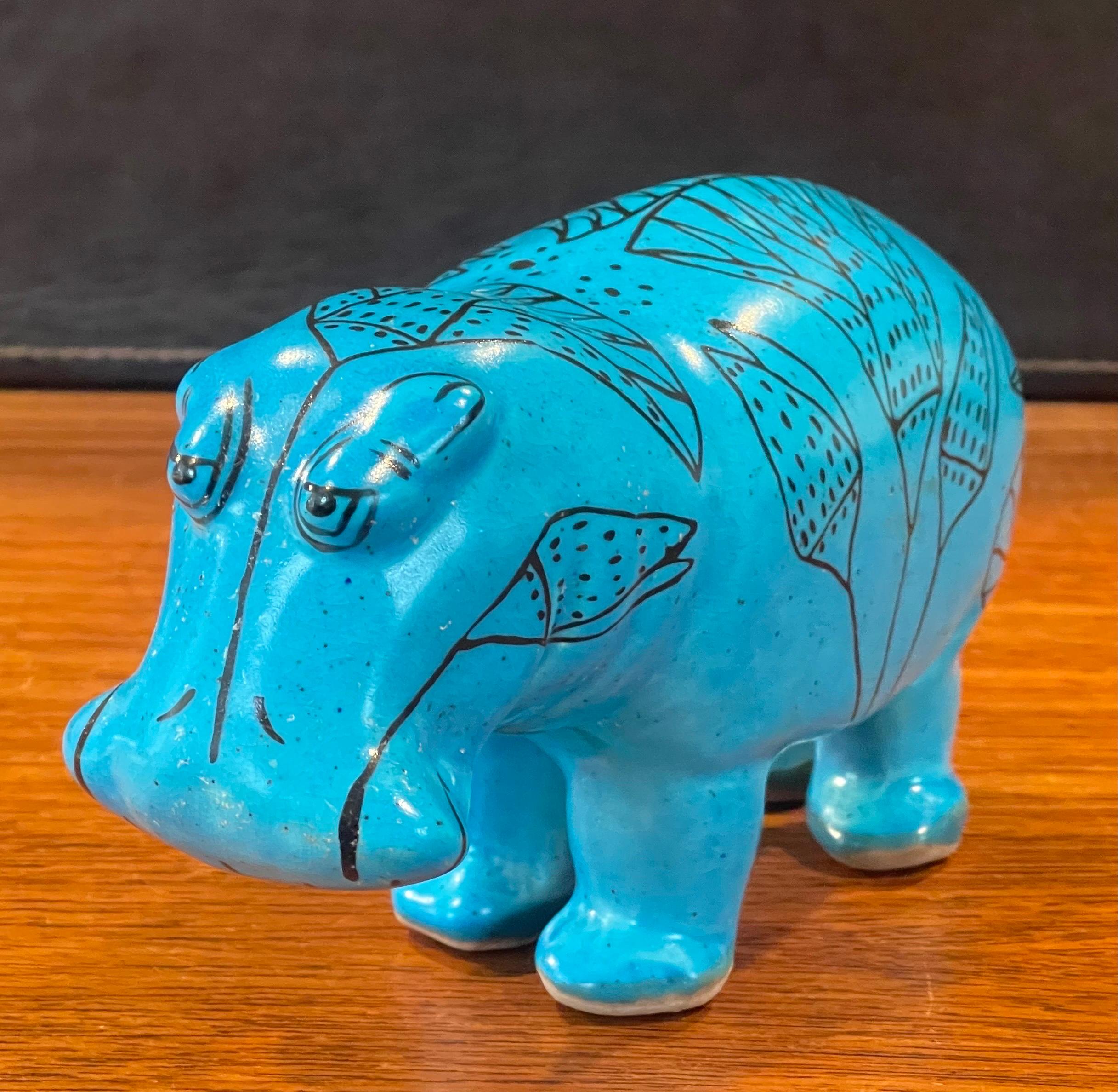 Sculpture en céramique bleue « William the Hippo » (William le Hippo) du Metropolitan Museum en vente 7