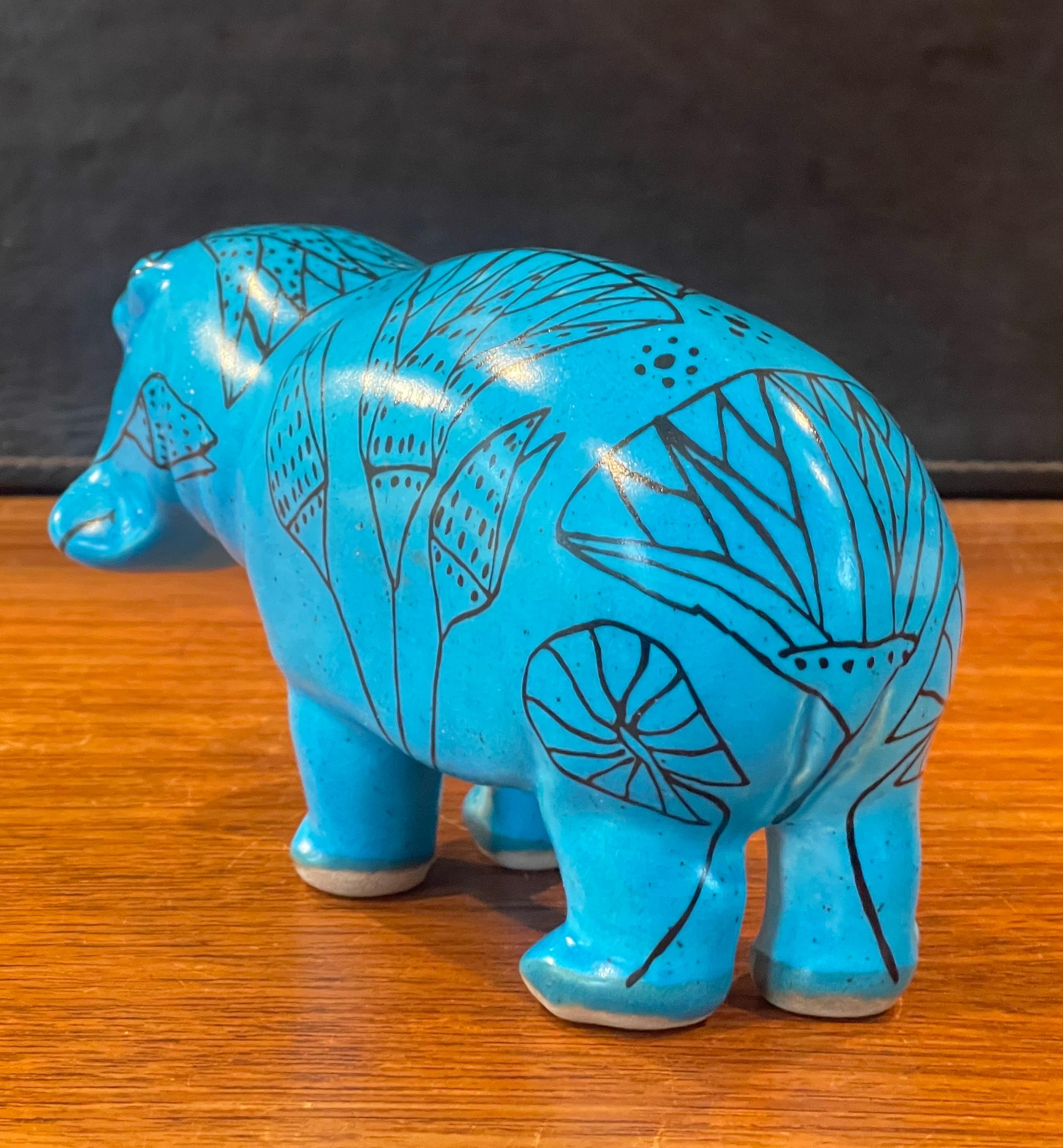 Sculpture en céramique bleue « William the Hippo » (William le Hippo) du Metropolitan Museum Bon état - En vente à San Diego, CA